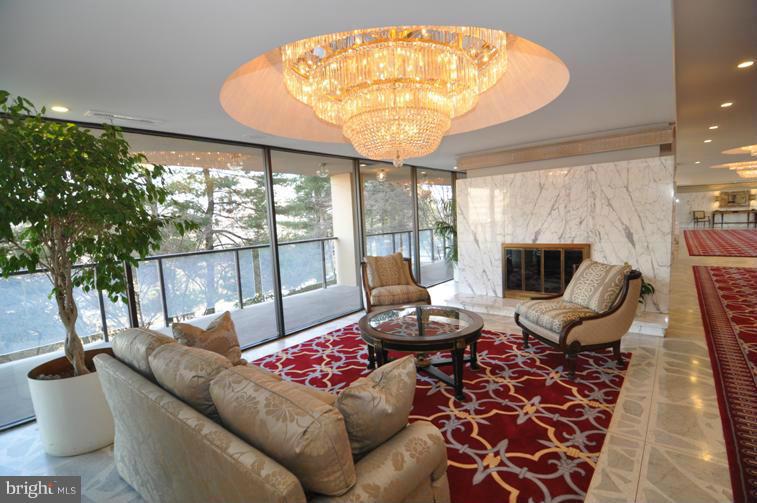 THE REPRESENTATIVE - Residential Lease