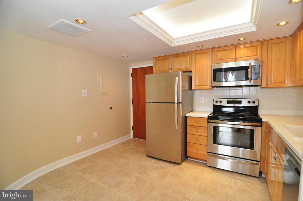 THE REPRESENTATIVE - Residential Lease