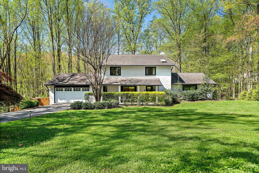 Offer Deadline Monday, April 22, 2024 at NOON.  Welcome to this renovated modern home in the heart of Great Falls, Virginia. Sited on almost one acre, the home enjoys parklike setting while offering a neighborhood experience and convenience of location.  The exceptional interior has been completely reimagined featuring premium wide plank distressed flooring on main and upper levels. Chef’s kitchen includes polished Quartz counters and top of the line appliances, as well as hand-selected designer lighting, tile and fixtures. The floor plan flows well for daily lifestyle and entertaining. Dining, living and family room with two-sided stone fireplace and office/den are on the same level as eat-in kitchen and laundry with access to the garage.  The kitchen and living areas open to a well designed screened in porch and deck for outdoor living at its best. Upper level features bedrooms, spa-like primary bath with soaking tub and oversized shower as well as fully renovated hall bath. Lower level offers ample recreation spaces and en suite living area with wet bar area and bedroom with full bath.  Storage abounds! Renovations include Pella windows 2022.  

Located in the highly desirable Fairfax County school pyramid of Colvin Run Elementary, Cooper Middle and Langley High School.  Minutes from the Great Falls Village with restaurants, shops and community activities. Ease of access to Tysons Corner, I-495 and the GW Parkway and points east as well as Reston, Dulles Airport in the west. Welcome home!