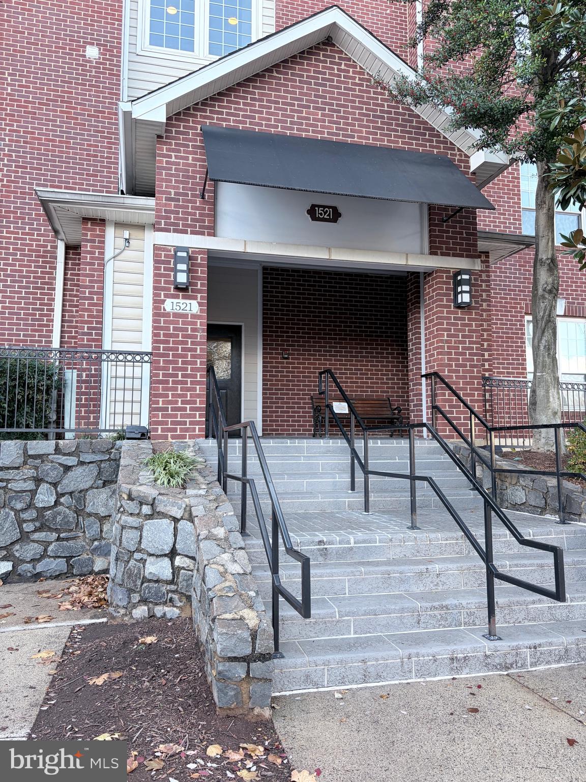 GATES OF MCLEAN - Residential Lease