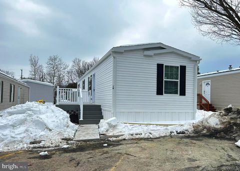 16 VINTAGE LANE HONEY BROOK PA 19344