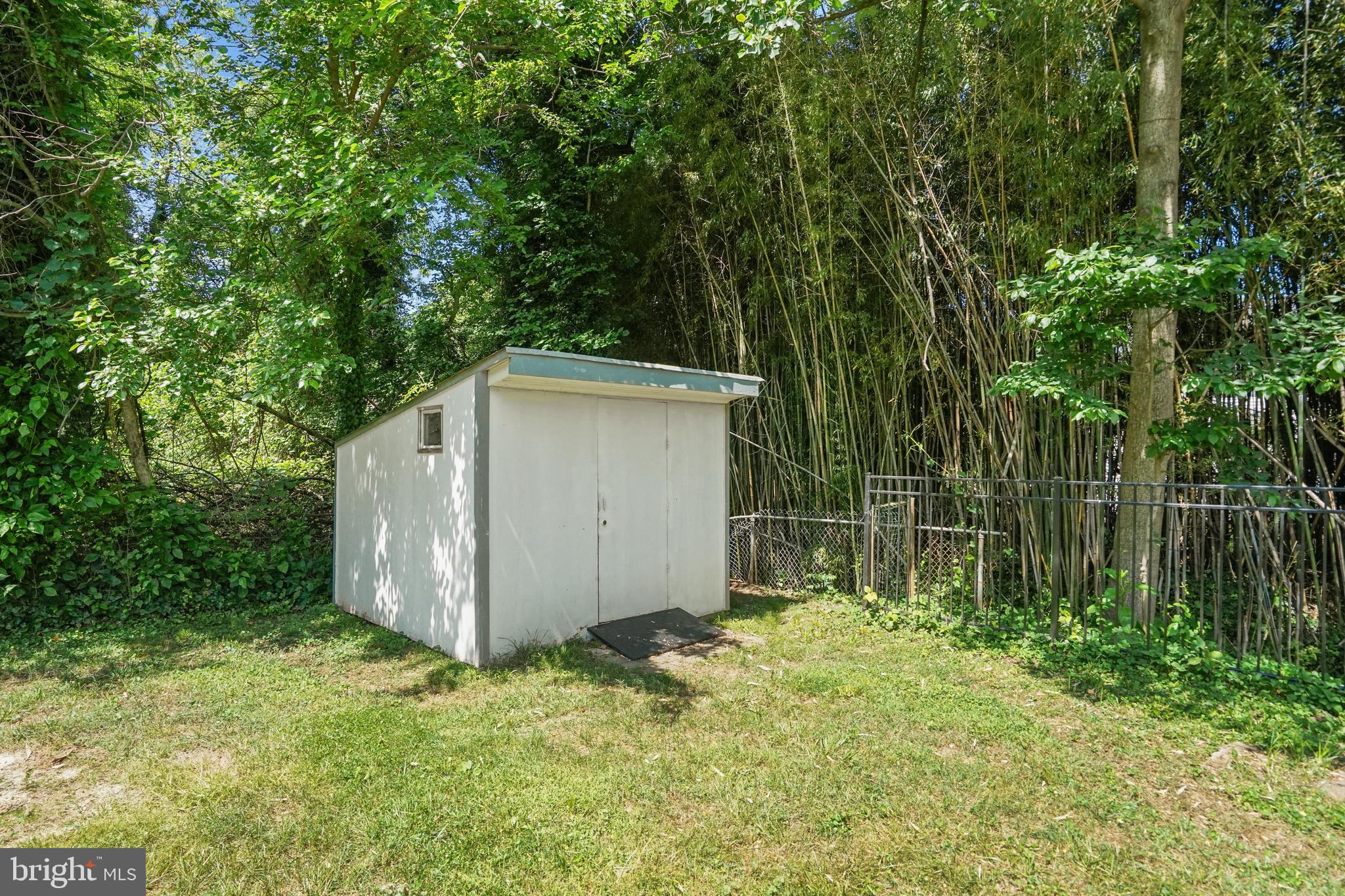 PIMMIT HILLS - Residential Lease