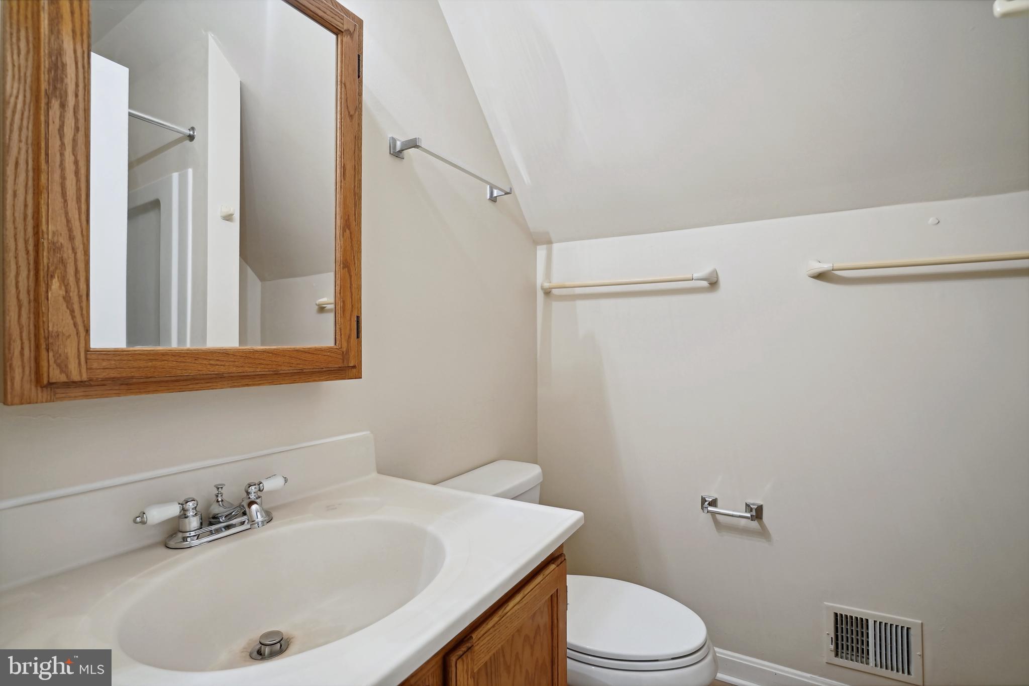 PIMMIT HILLS - Residential Lease