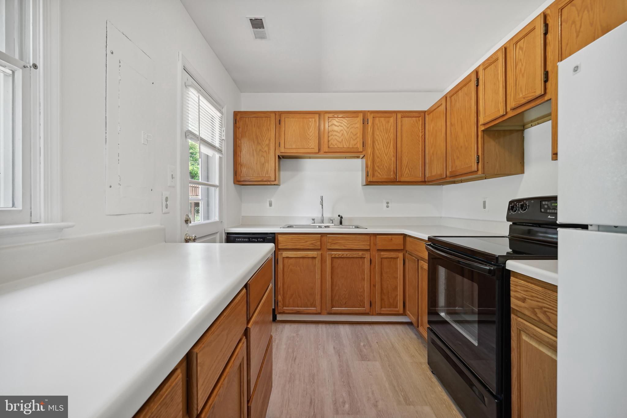 PIMMIT HILLS - Residential Lease