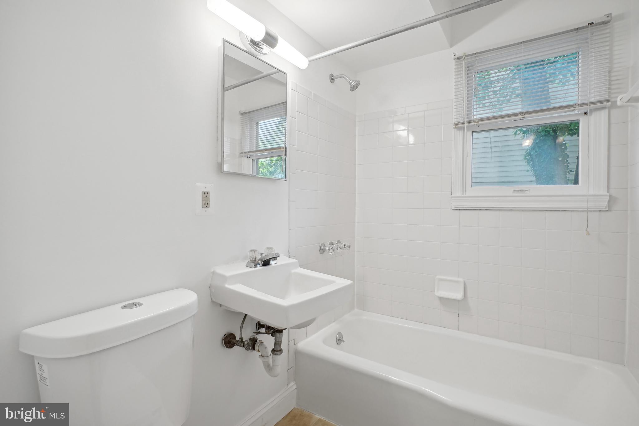 PIMMIT HILLS - Residential Lease