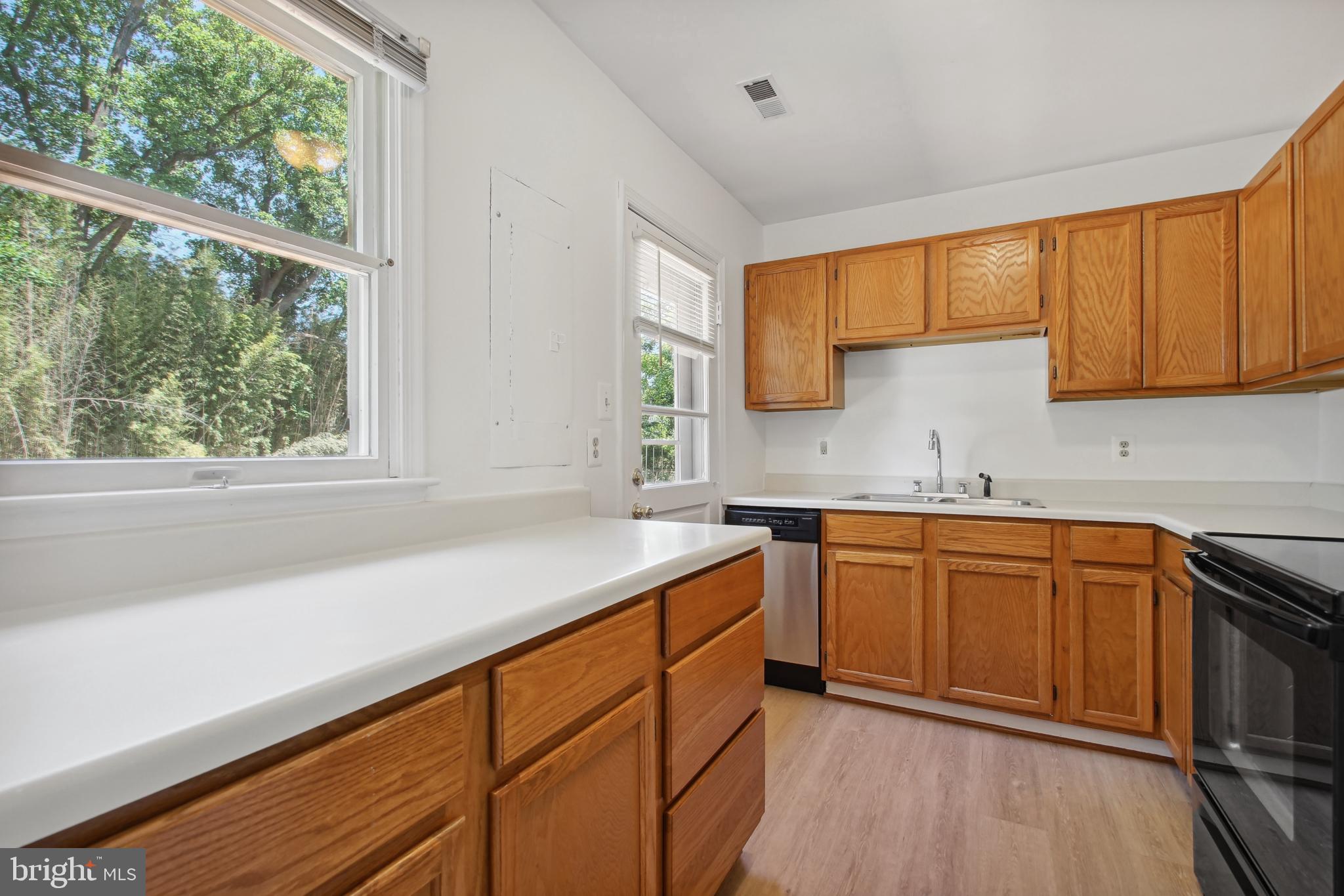 PIMMIT HILLS - Residential Lease