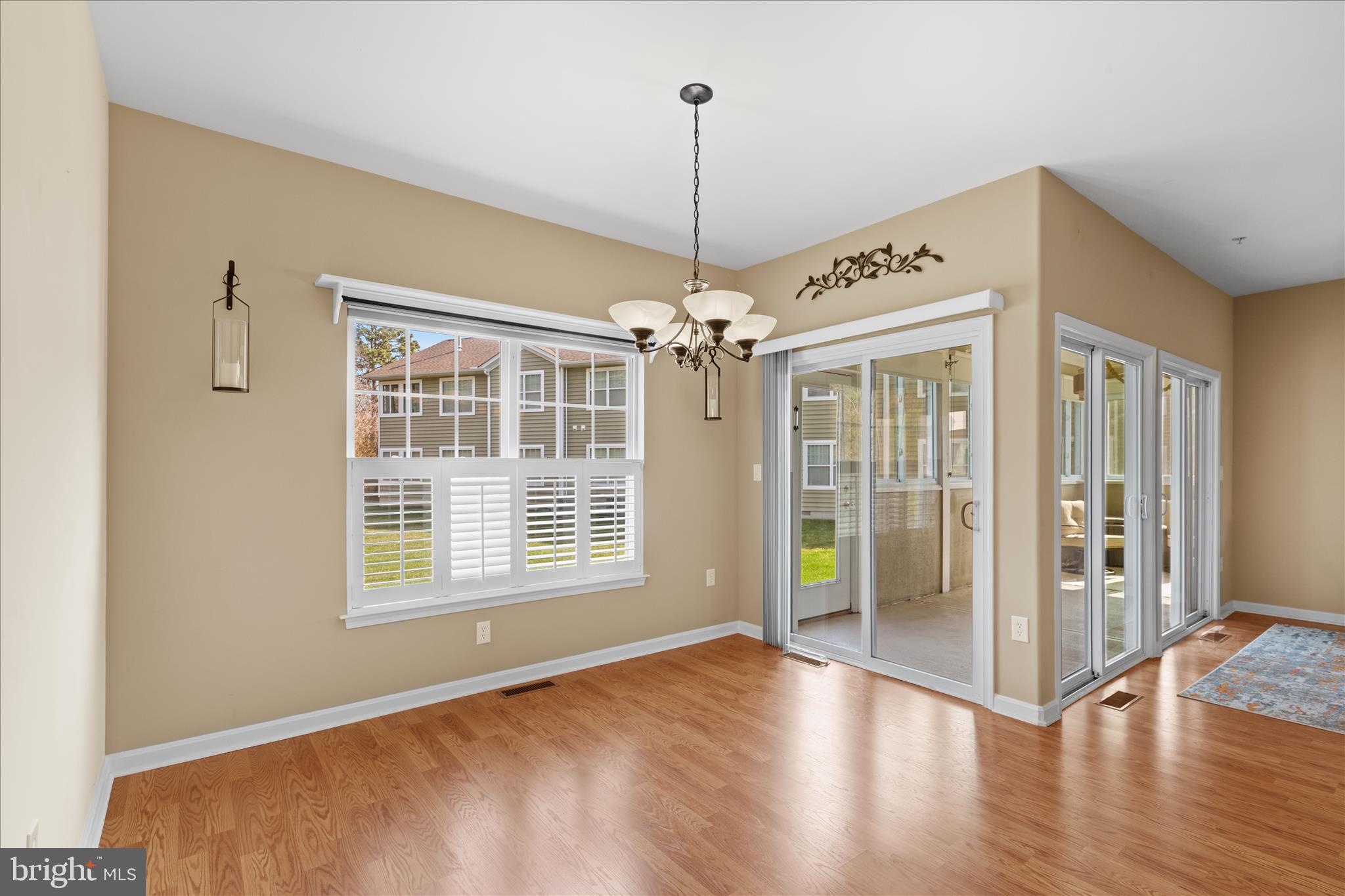 WOODS COVE - Residential