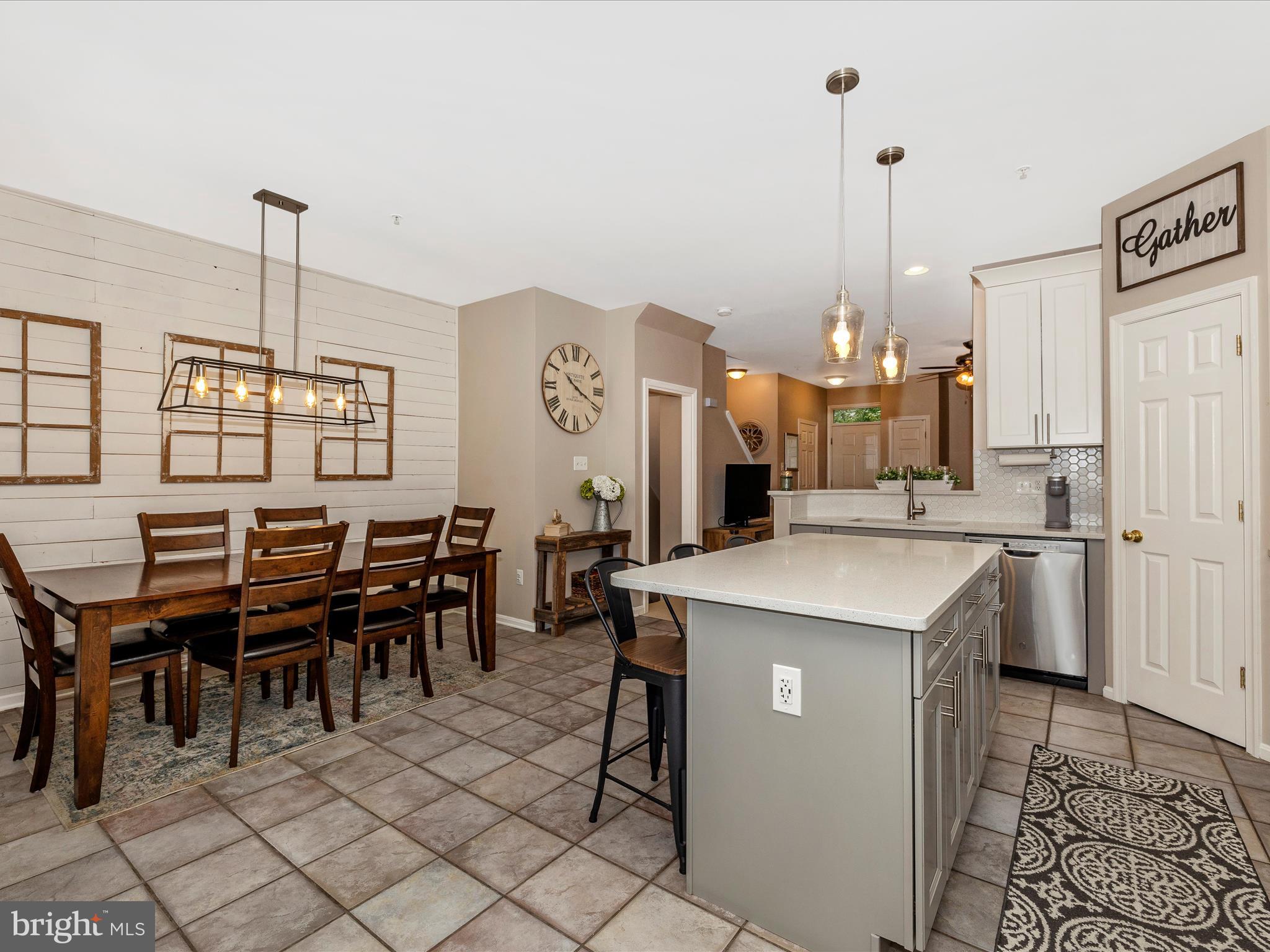 TWIN ARCH CROSSING - Residential