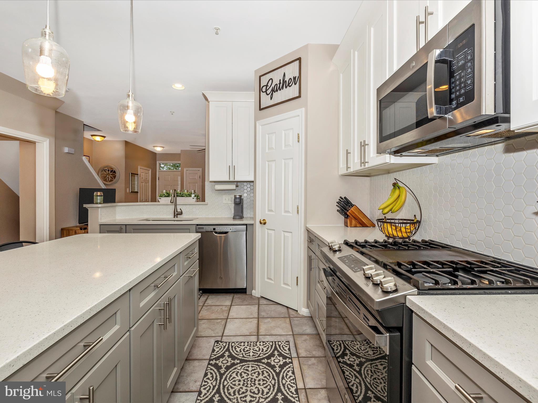 TWIN ARCH CROSSING - Residential