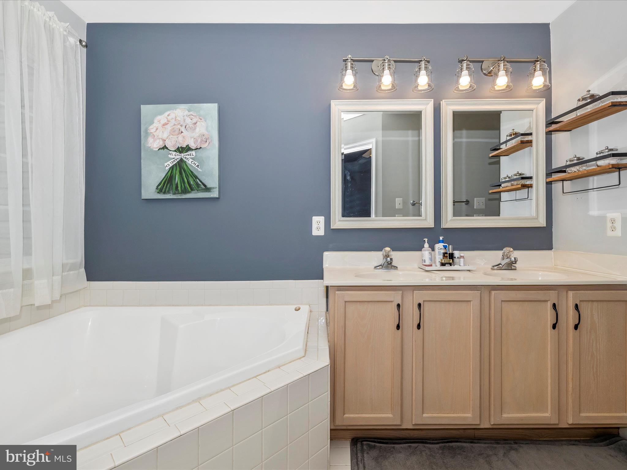 TWIN ARCH CROSSING - Residential