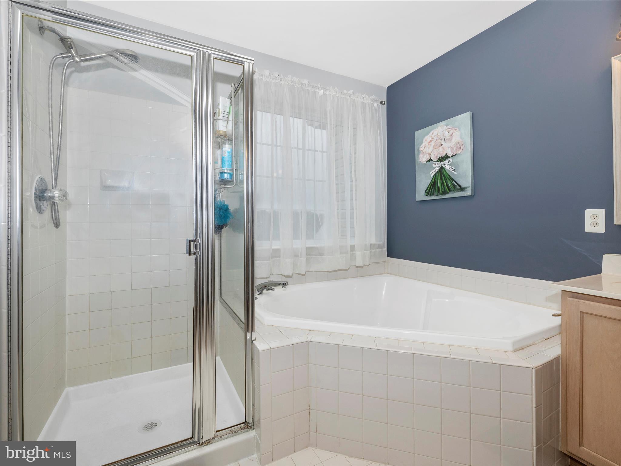 TWIN ARCH CROSSING - Residential