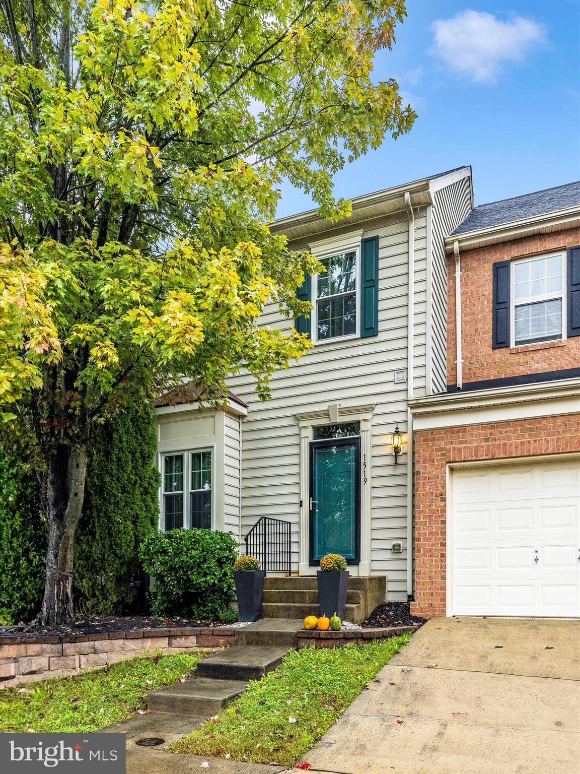 TWIN ARCH CROSSING - Residential