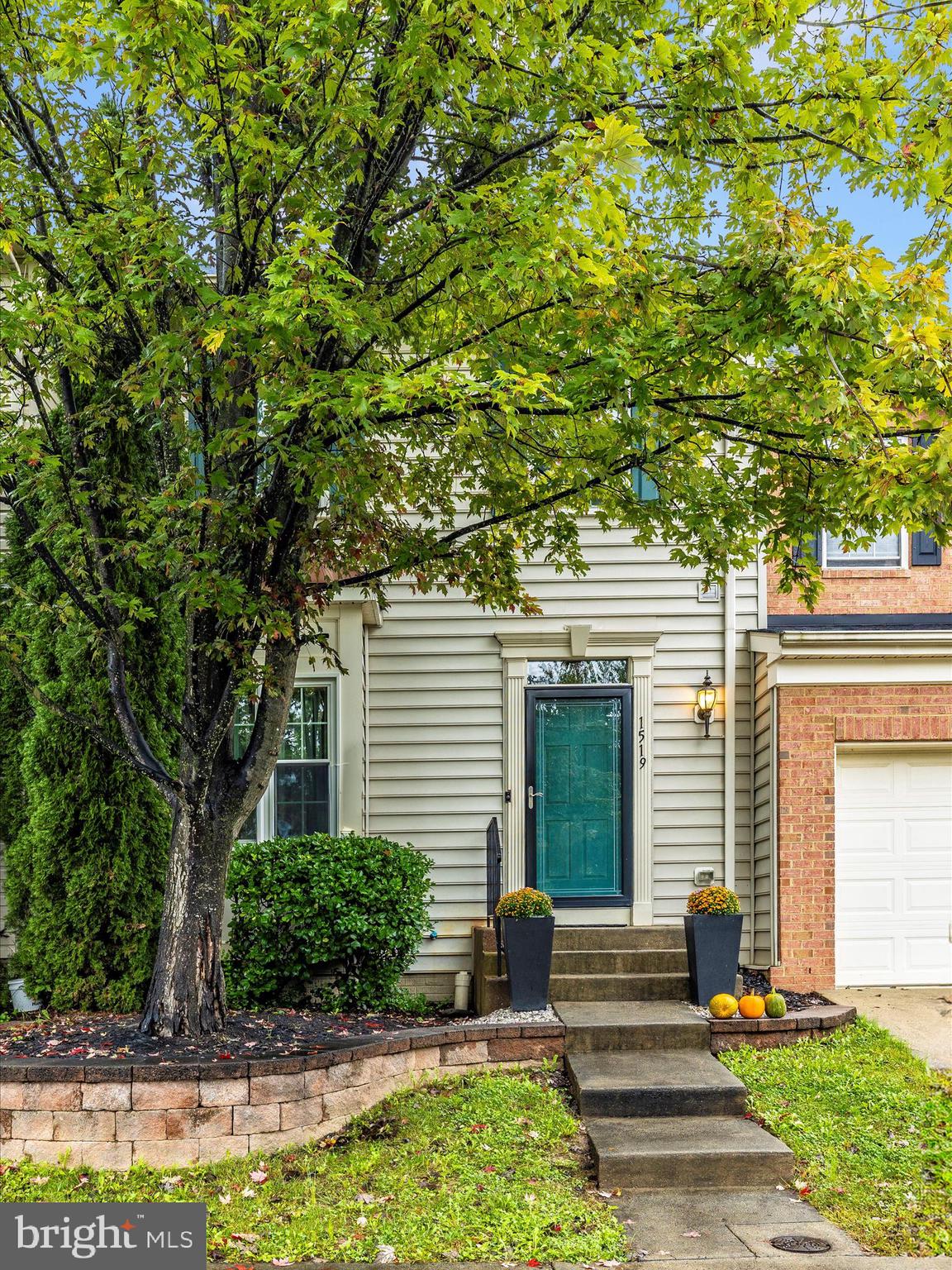 TWIN ARCH CROSSING - Residential