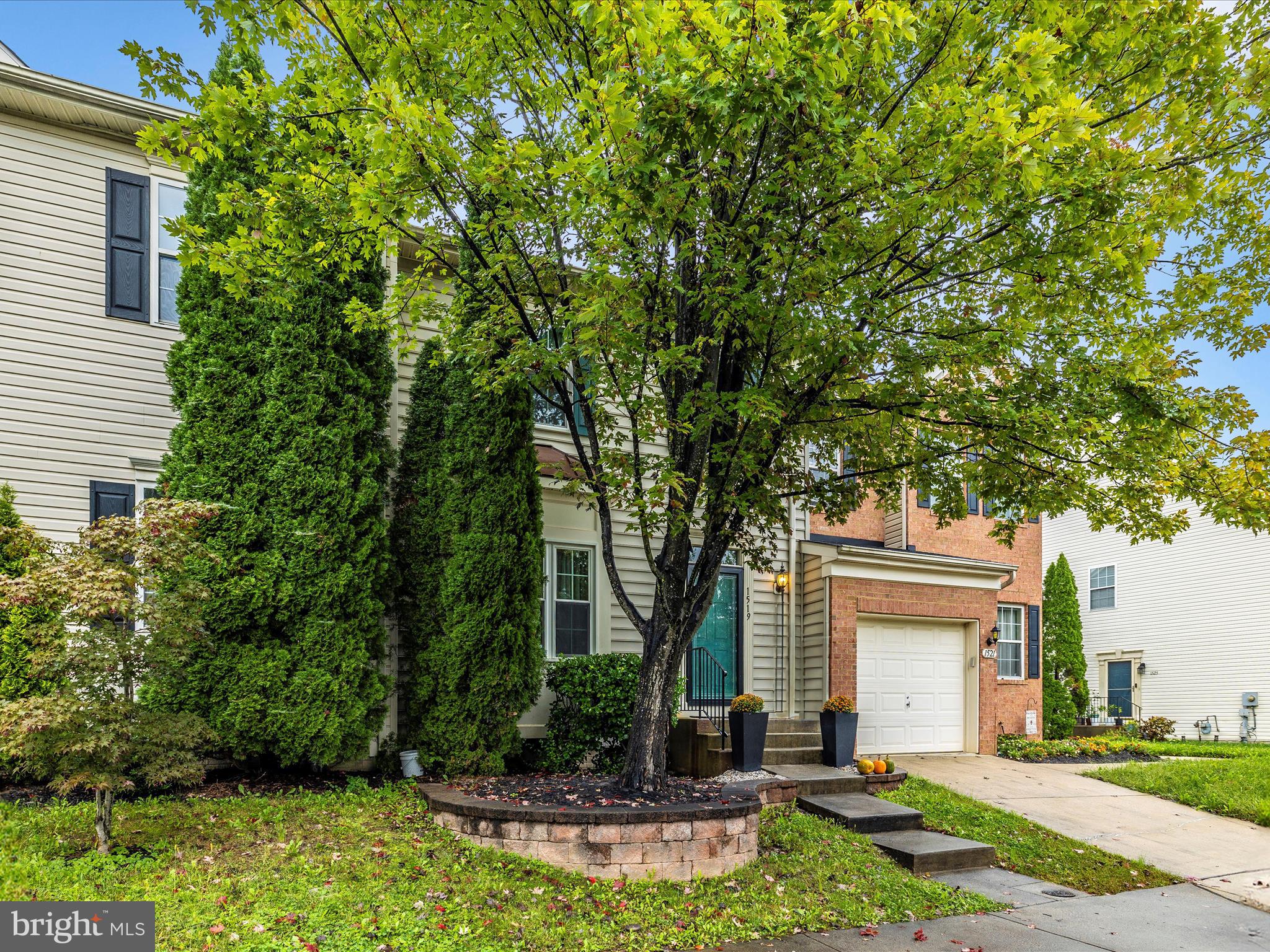 TWIN ARCH CROSSING - Residential