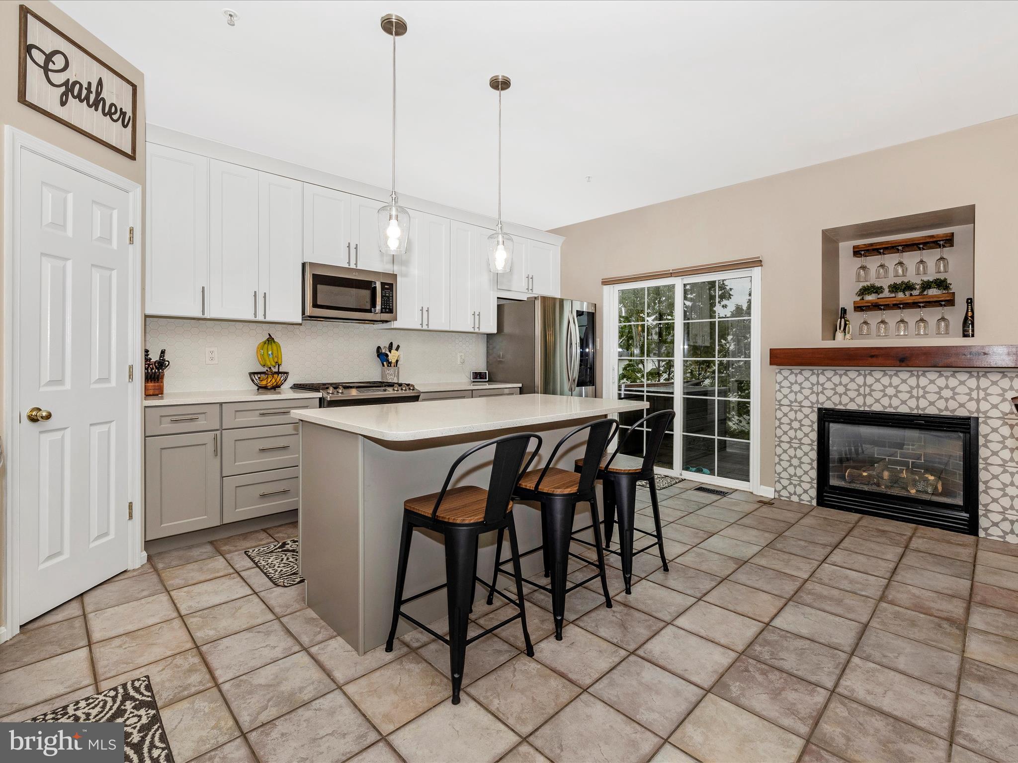 TWIN ARCH CROSSING - Residential