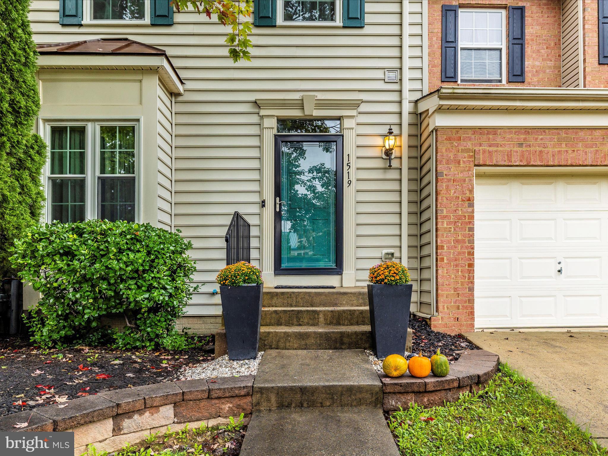 TWIN ARCH CROSSING - Residential