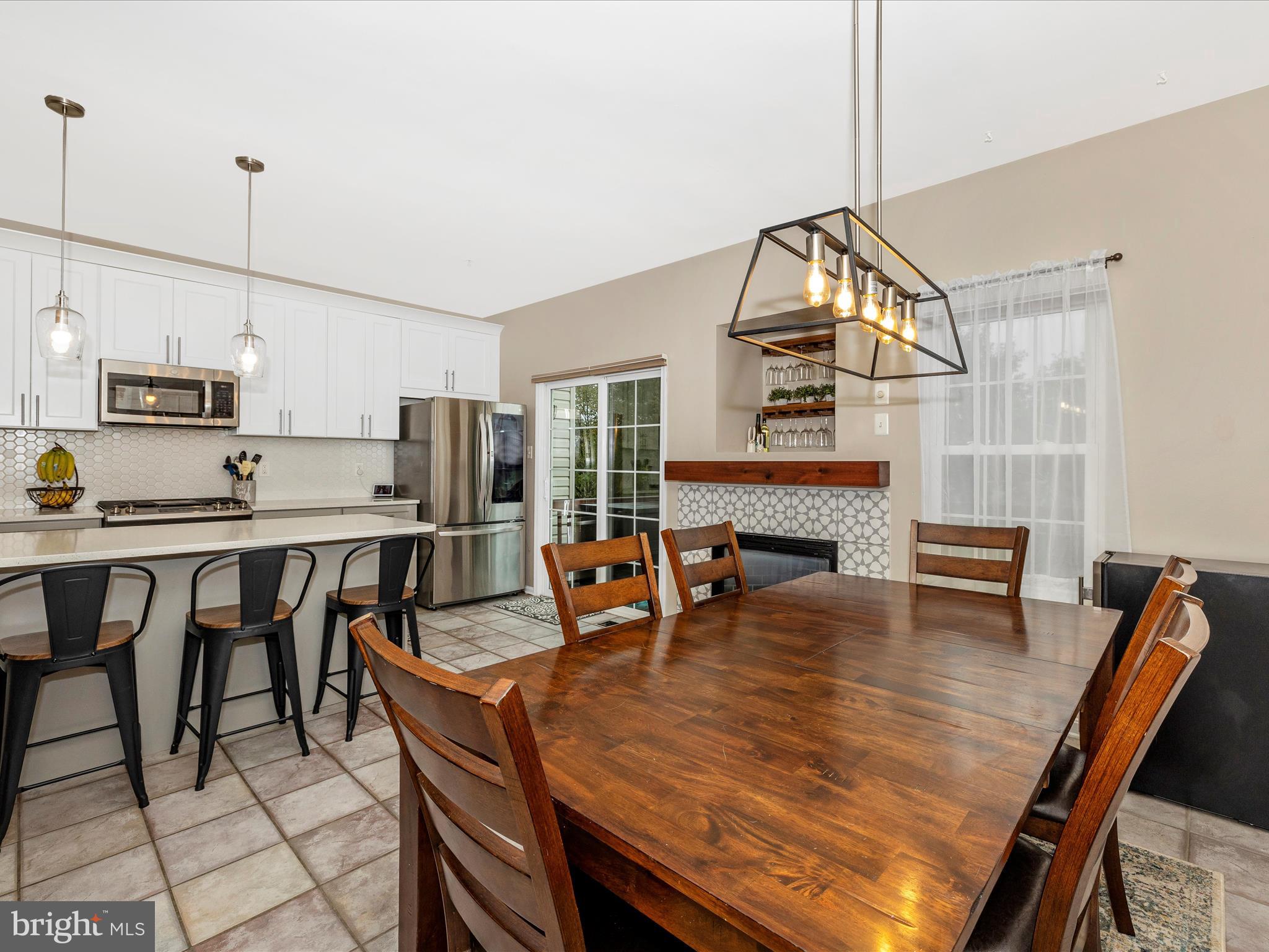 TWIN ARCH CROSSING - Residential