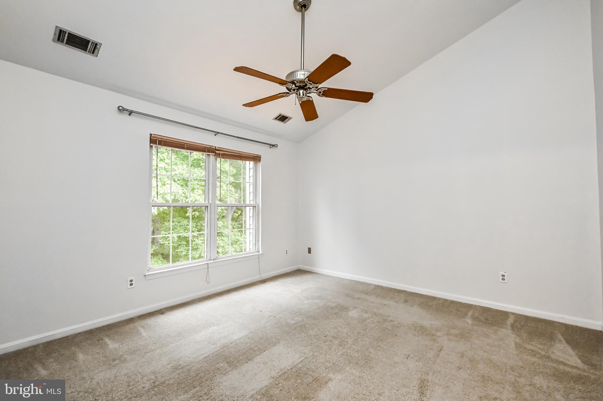 COMPTON VALLEY ESTATES - Residential Lease