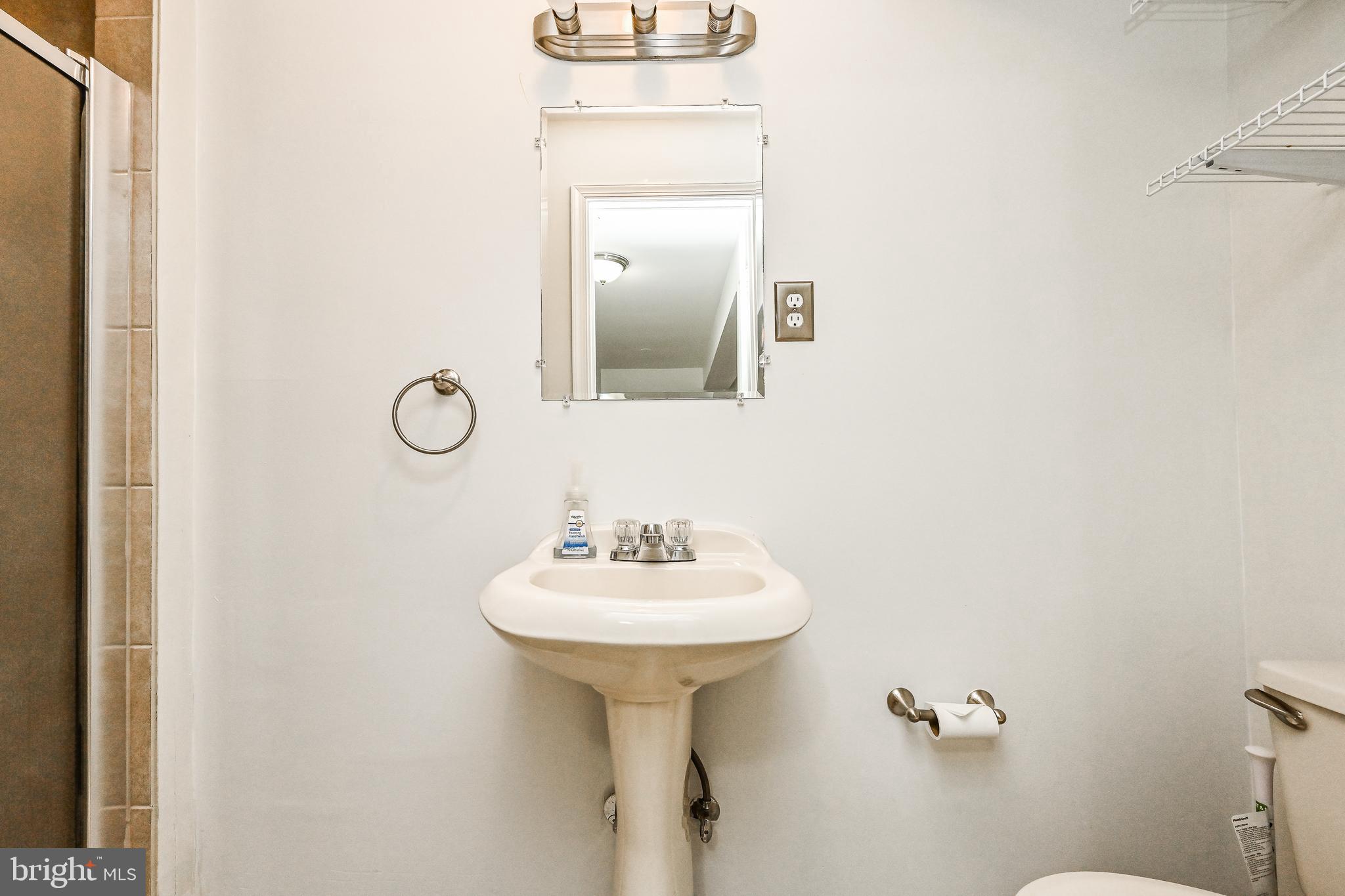 COMPTON VALLEY ESTATES - Residential Lease