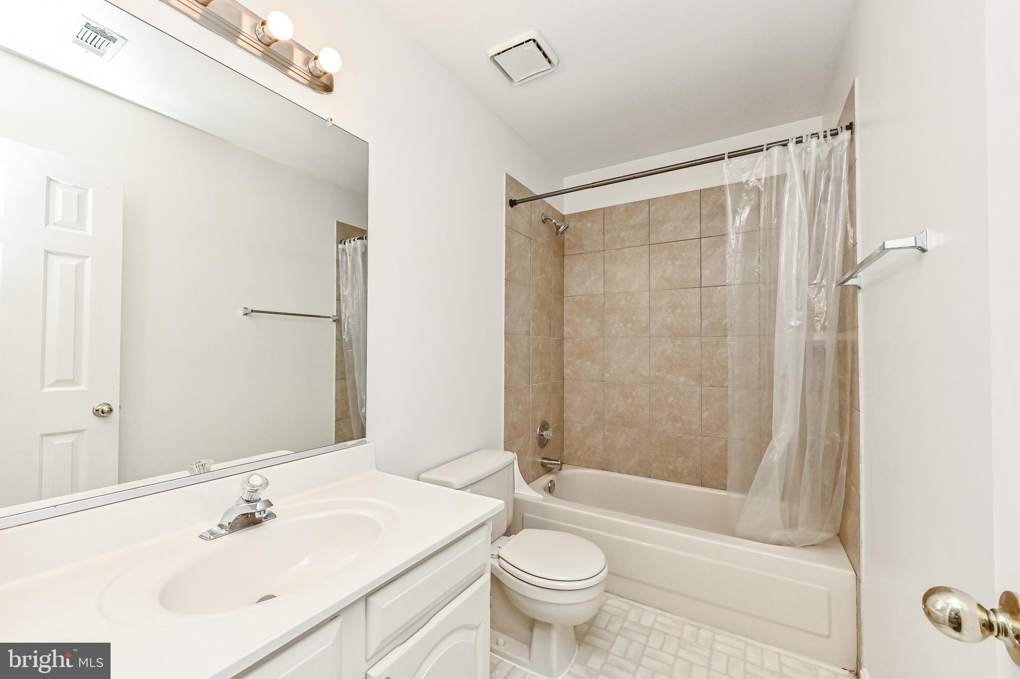 COMPTON VALLEY ESTATES - Residential Lease