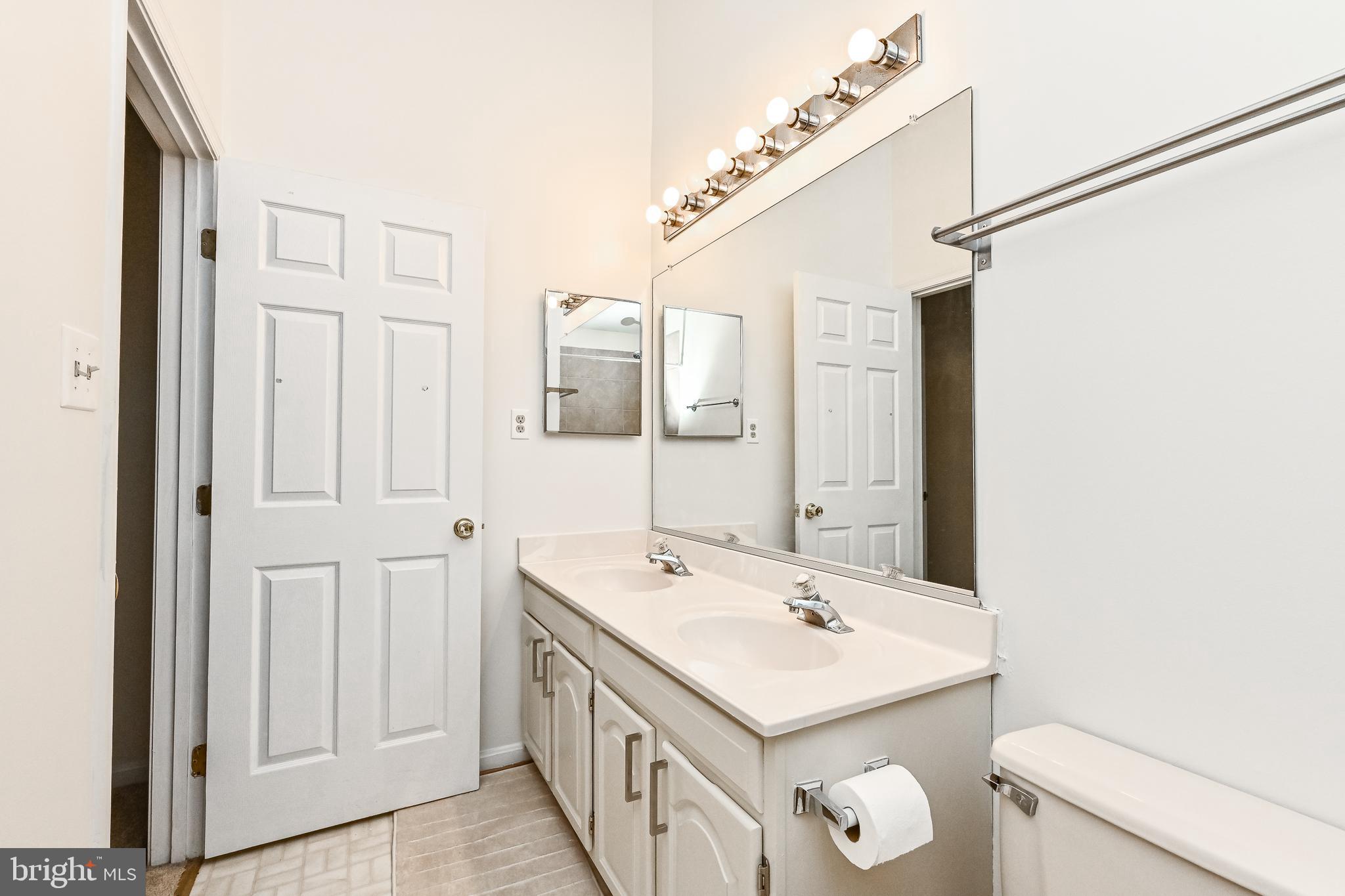 COMPTON VALLEY ESTATES - Residential Lease