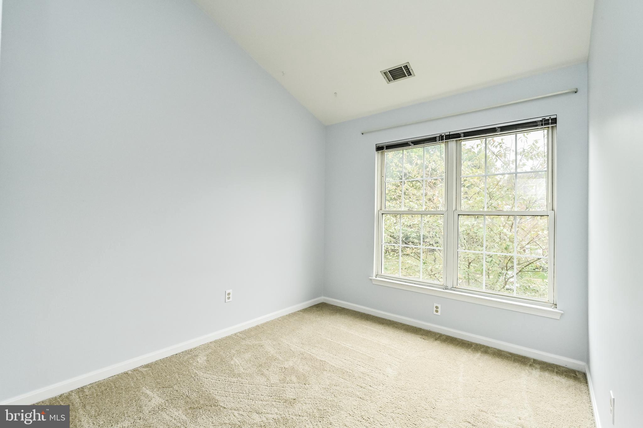 COMPTON VALLEY ESTATES - Residential Lease