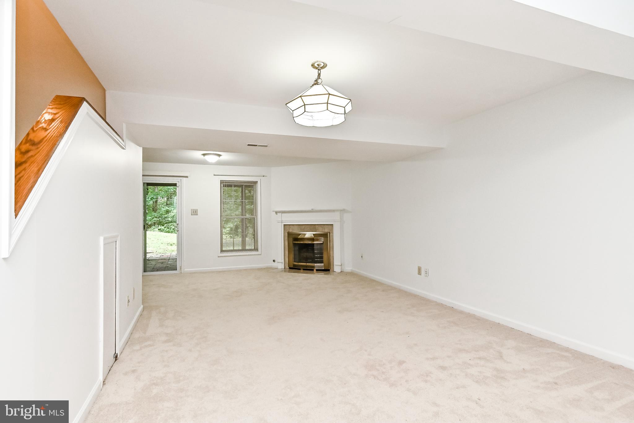 COMPTON VALLEY ESTATES - Residential Lease