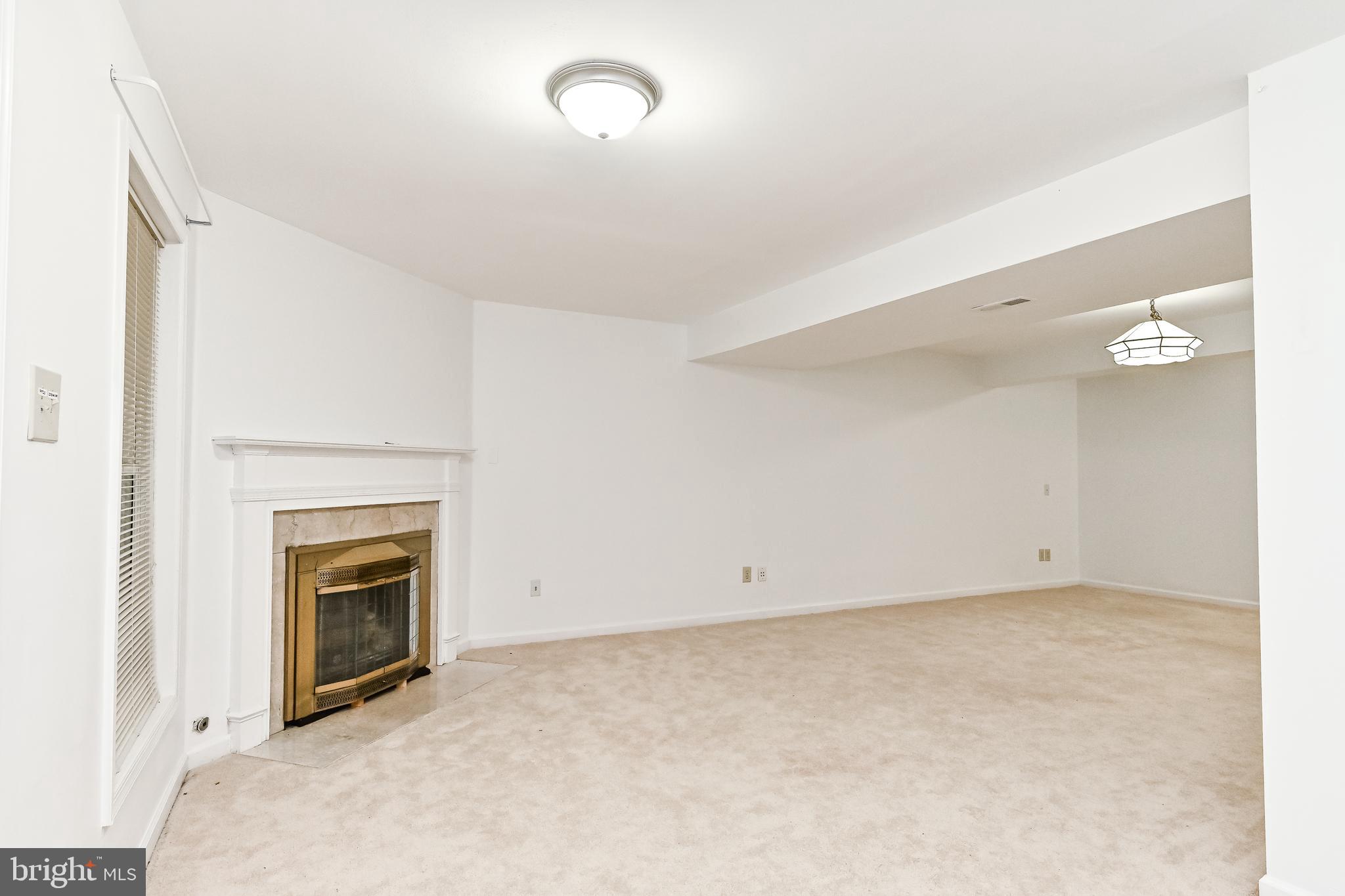 COMPTON VALLEY ESTATES - Residential Lease