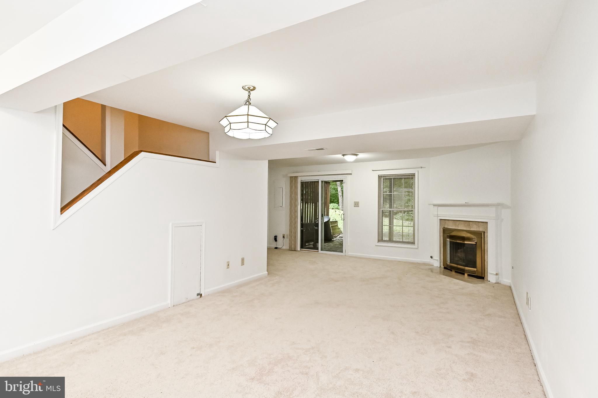 COMPTON VALLEY ESTATES - Residential Lease