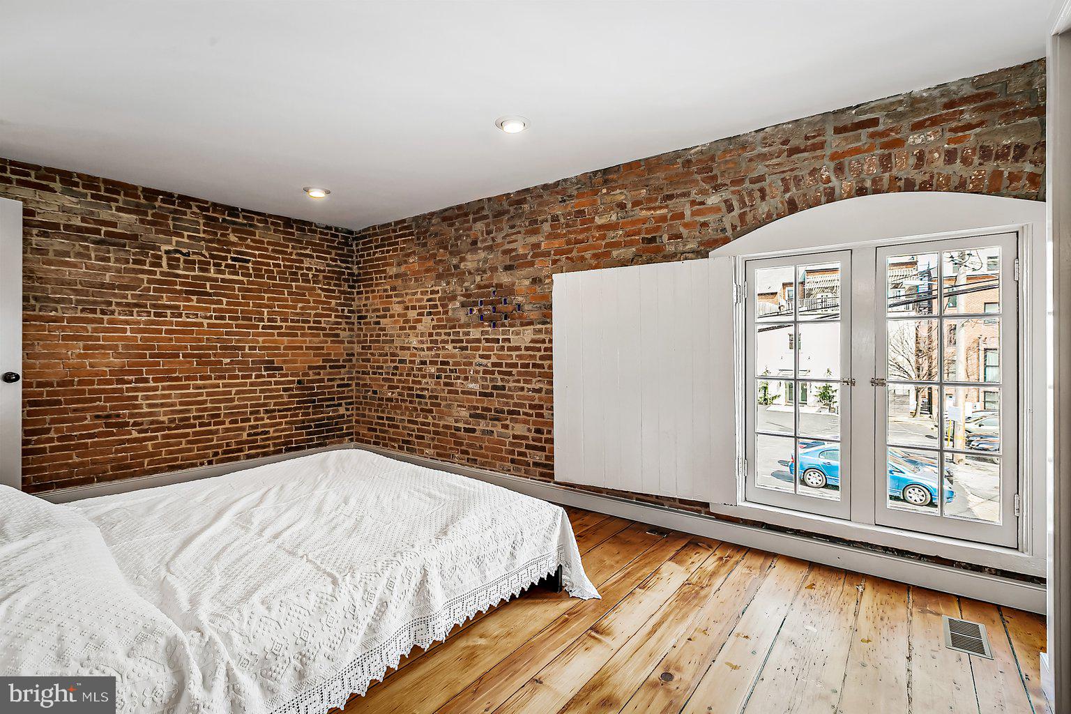 MOUNT VERNON PLACE HISTORIC DISTRICT - Residential Lease