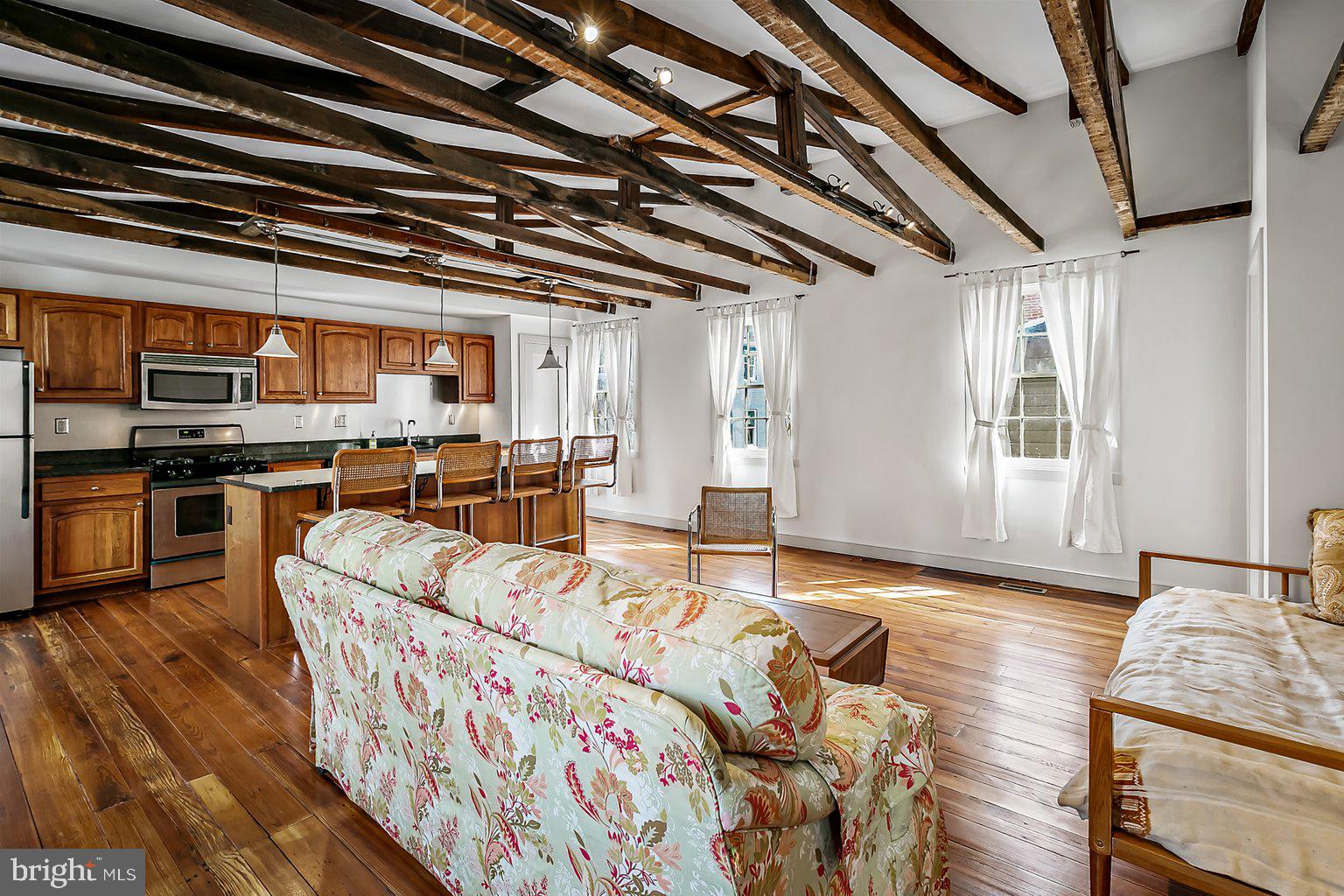 MOUNT VERNON PLACE HISTORIC DISTRICT - Residential Lease