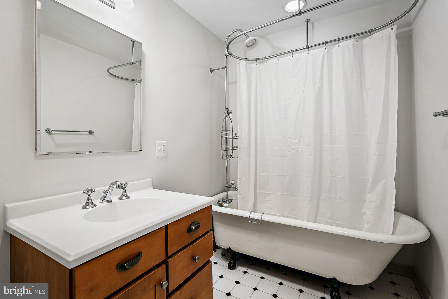 MOUNT VERNON PLACE HISTORIC DISTRICT - Residential Lease