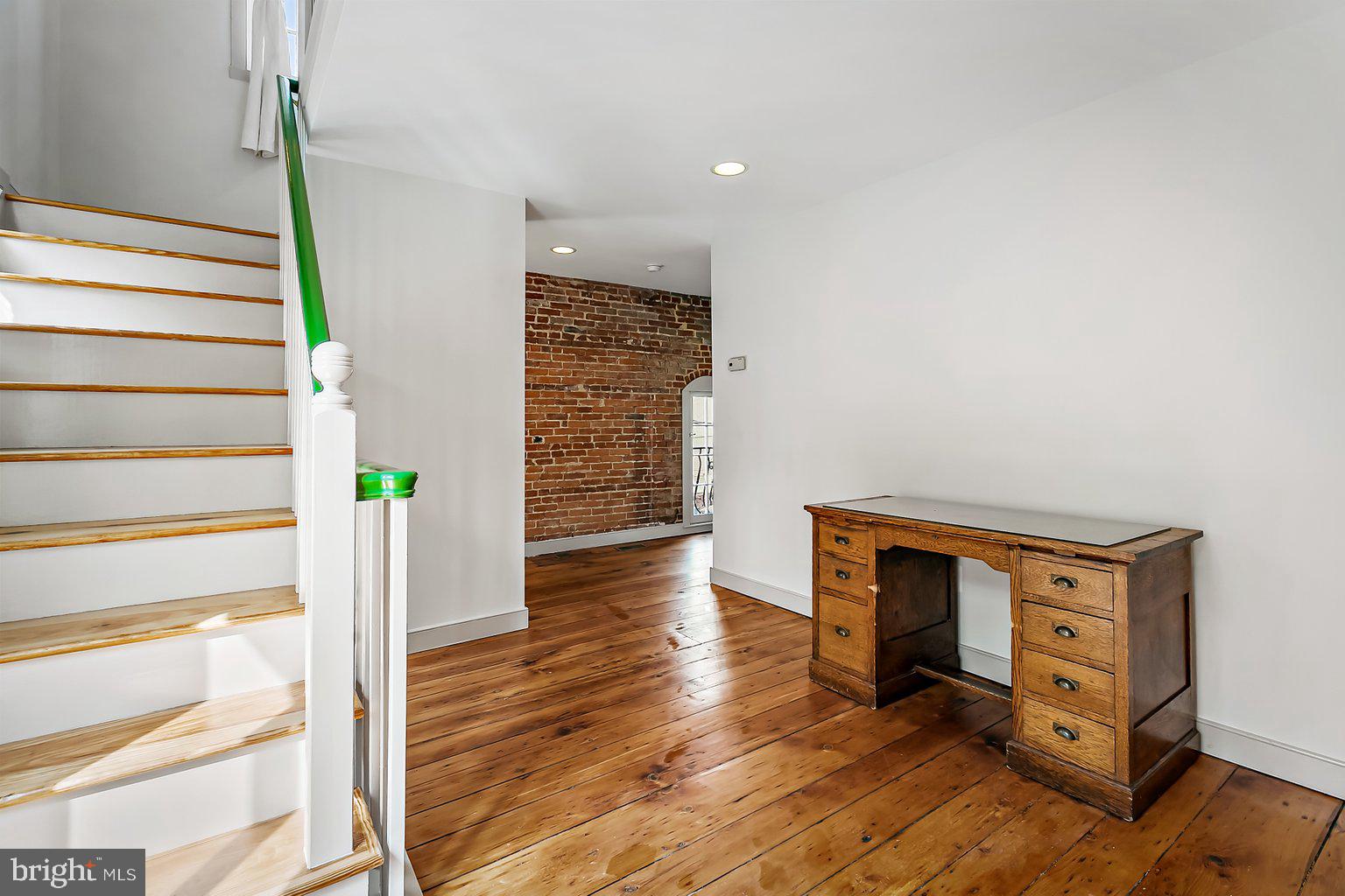 MOUNT VERNON PLACE HISTORIC DISTRICT - Residential Lease