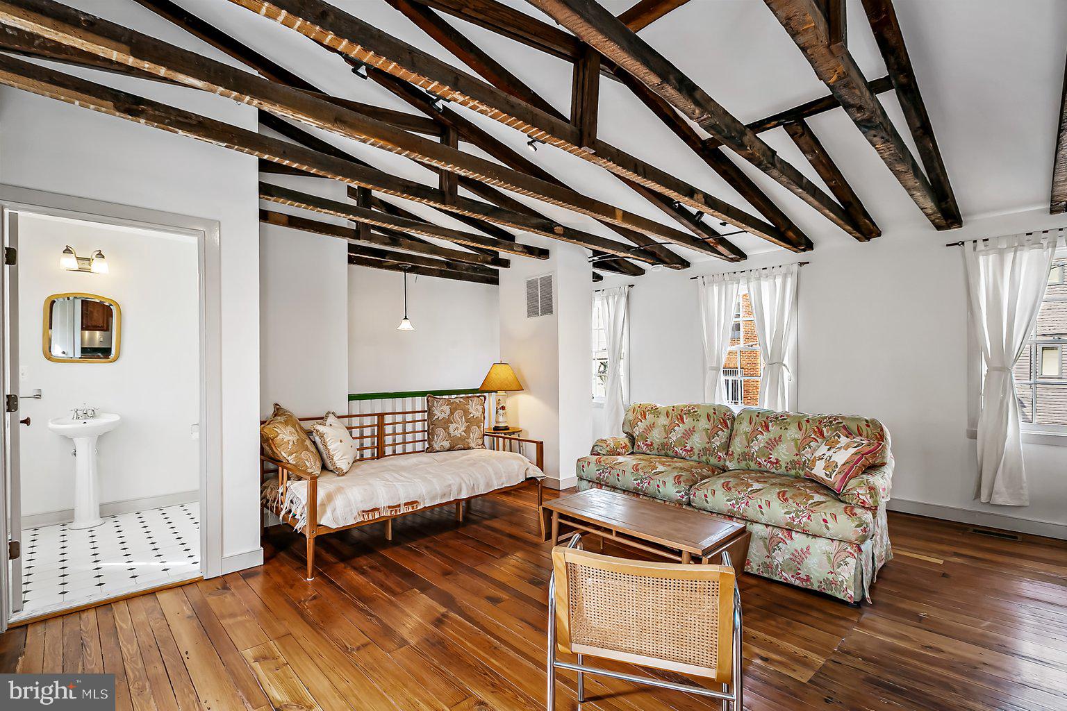 MOUNT VERNON PLACE HISTORIC DISTRICT - Residential Lease