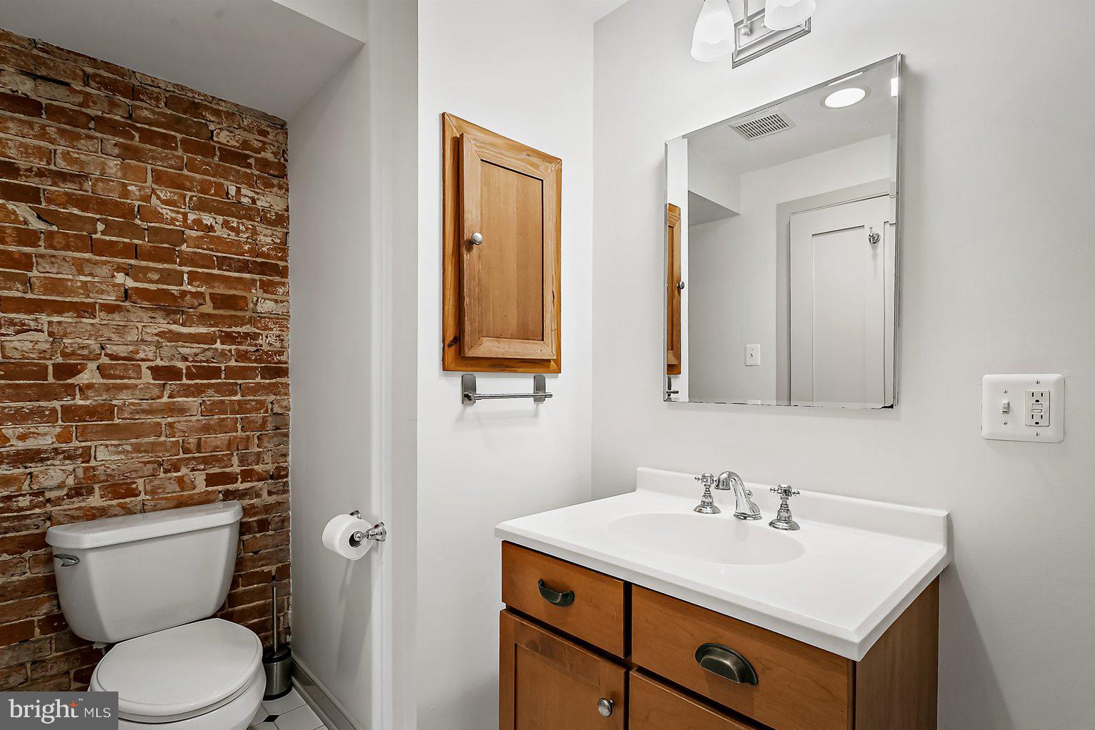 MOUNT VERNON PLACE HISTORIC DISTRICT - Residential Lease