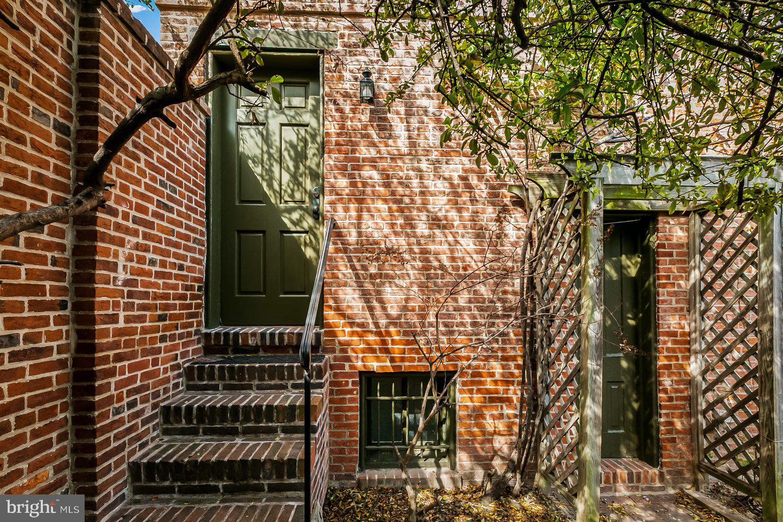 MOUNT VERNON PLACE HISTORIC DISTRICT - Residential Lease