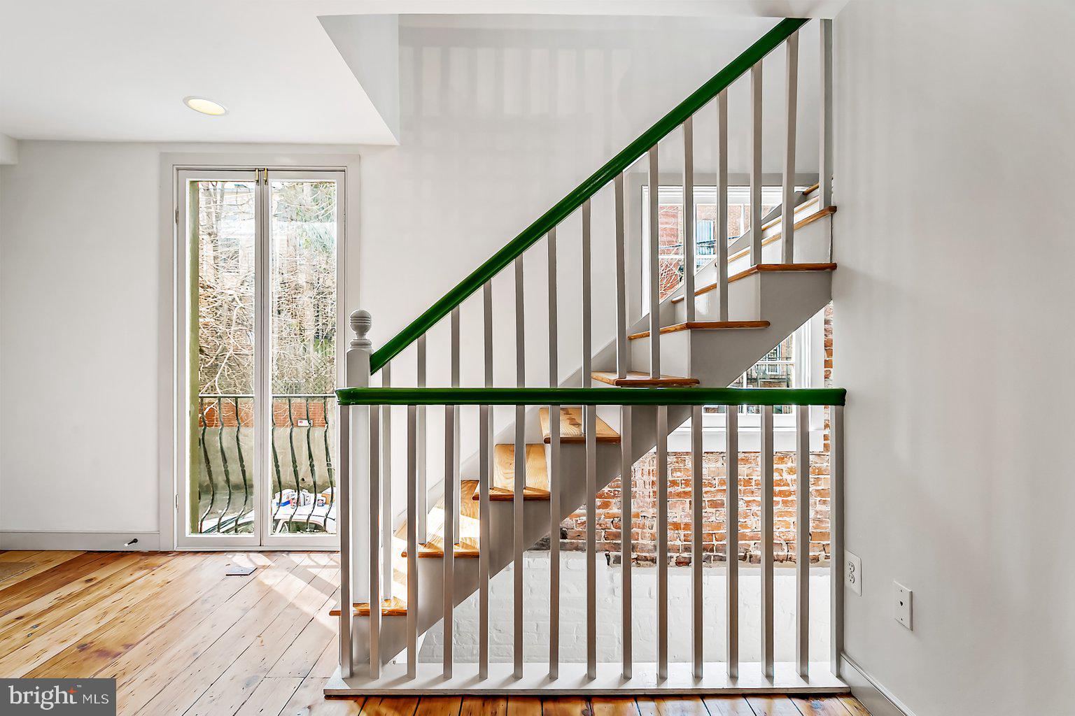 MOUNT VERNON PLACE HISTORIC DISTRICT - Residential Lease