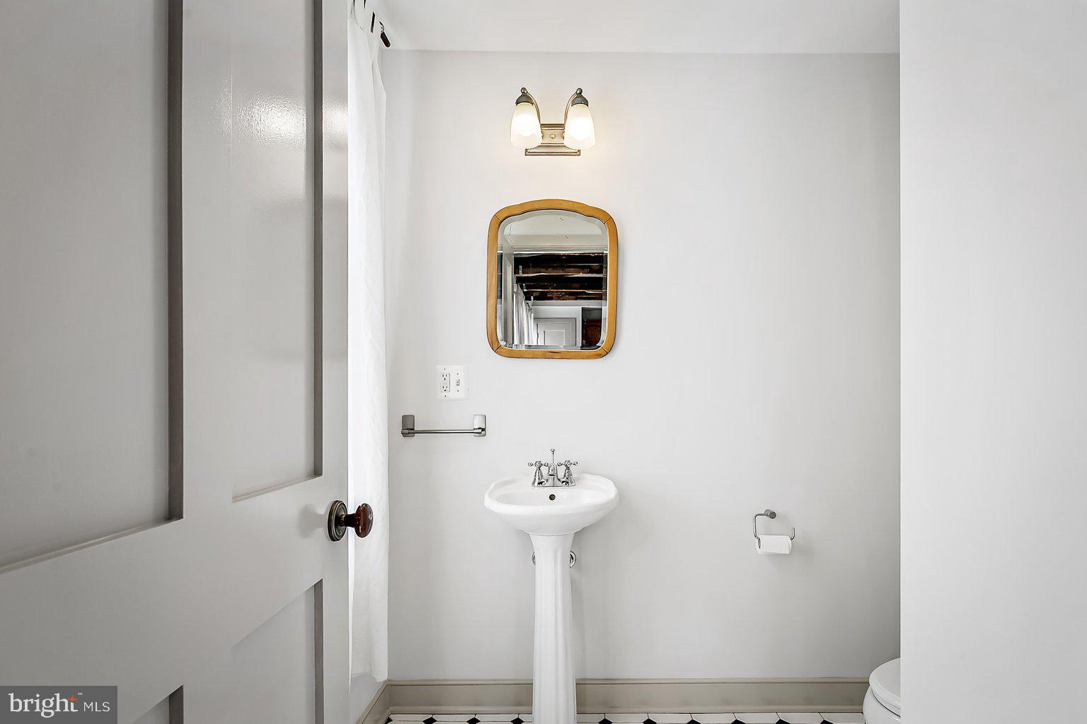 MOUNT VERNON PLACE HISTORIC DISTRICT - Residential Lease