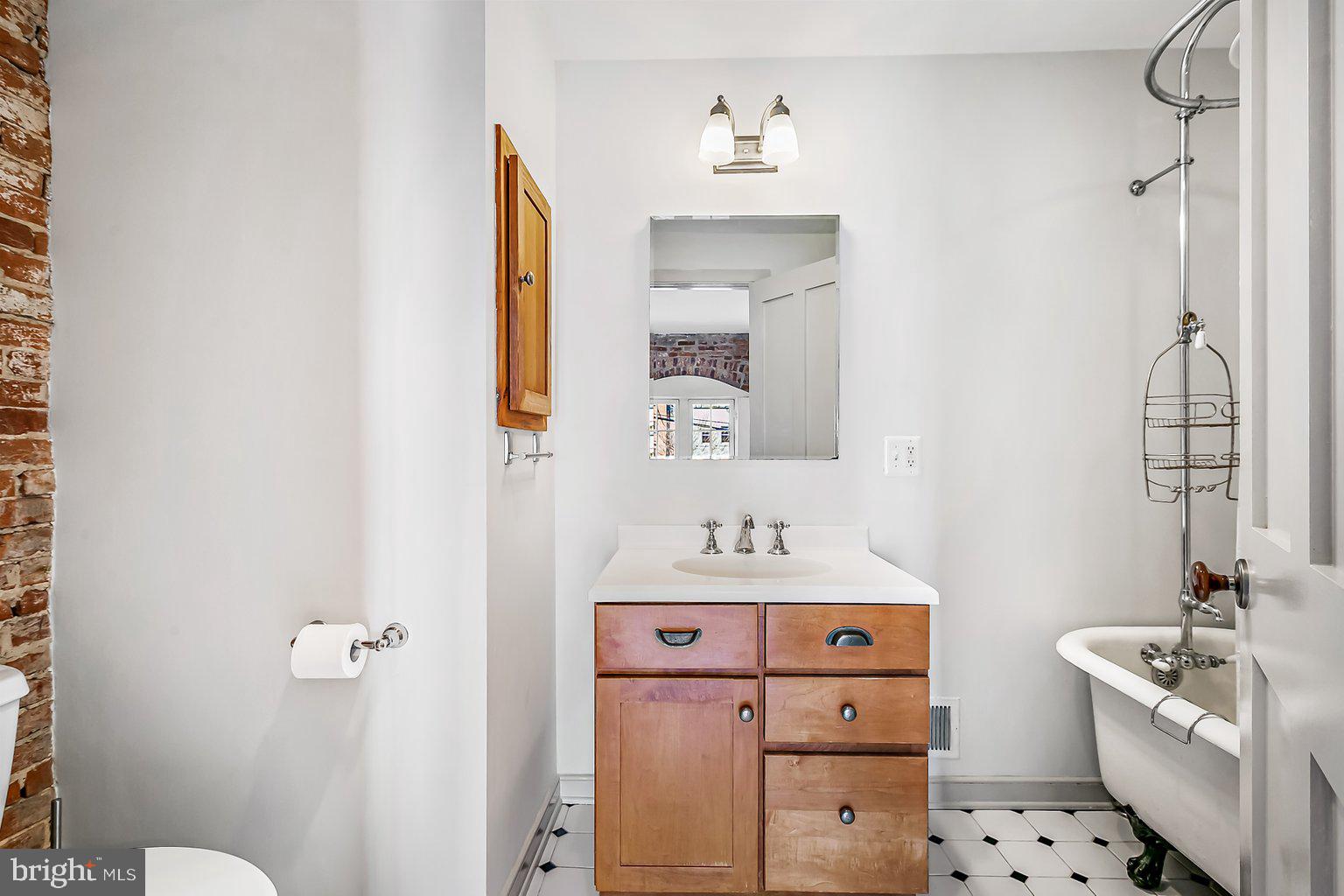 MOUNT VERNON PLACE HISTORIC DISTRICT - Residential Lease