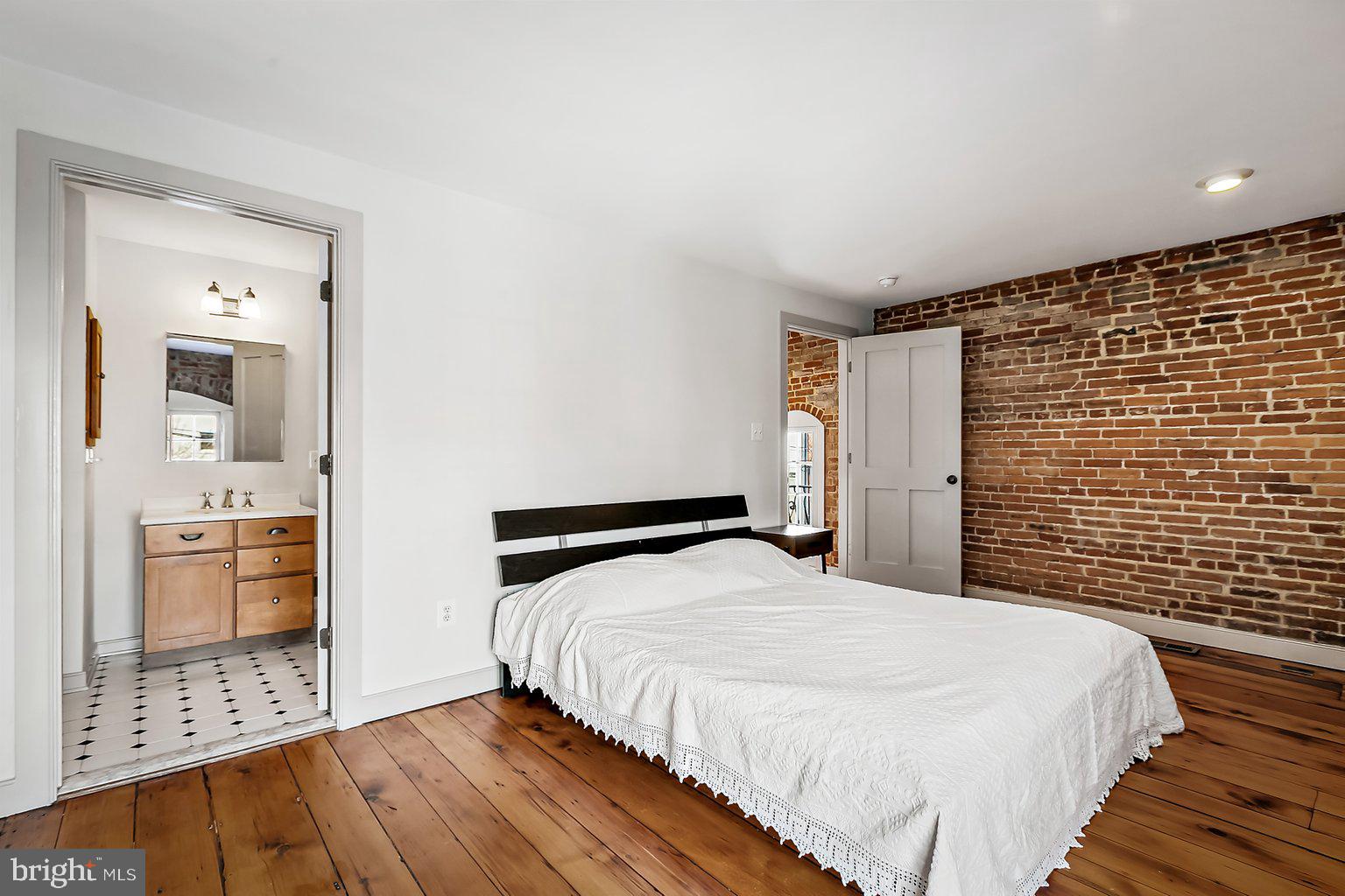 MOUNT VERNON PLACE HISTORIC DISTRICT - Residential Lease