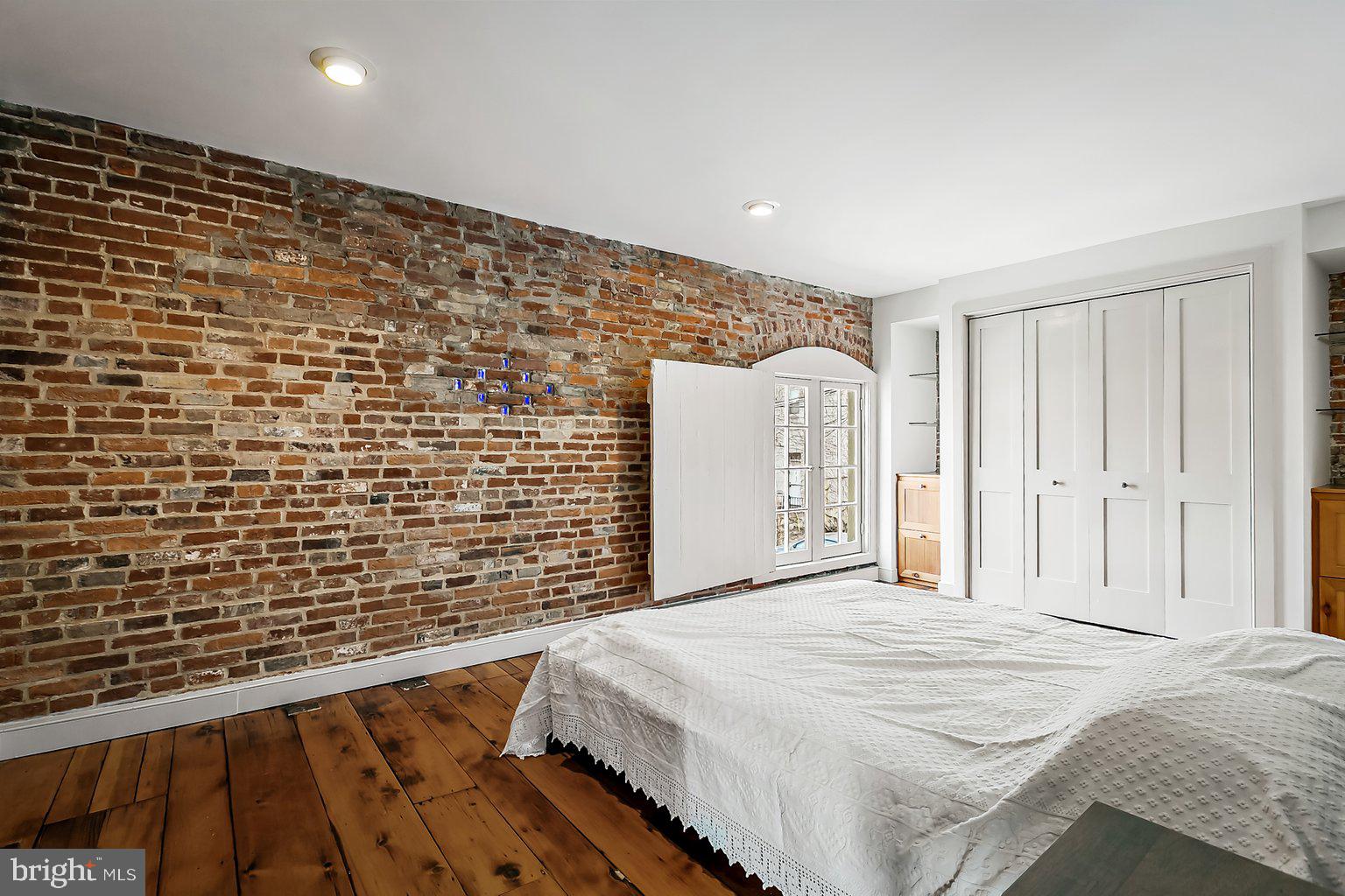 MOUNT VERNON PLACE HISTORIC DISTRICT - Residential Lease