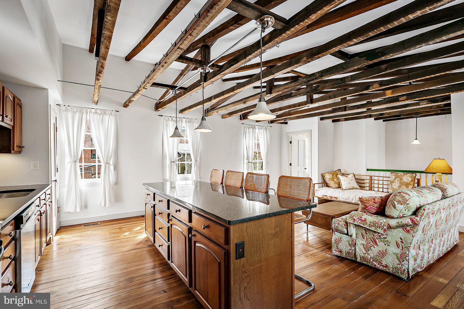 MOUNT VERNON PLACE HISTORIC DISTRICT - Residential Lease