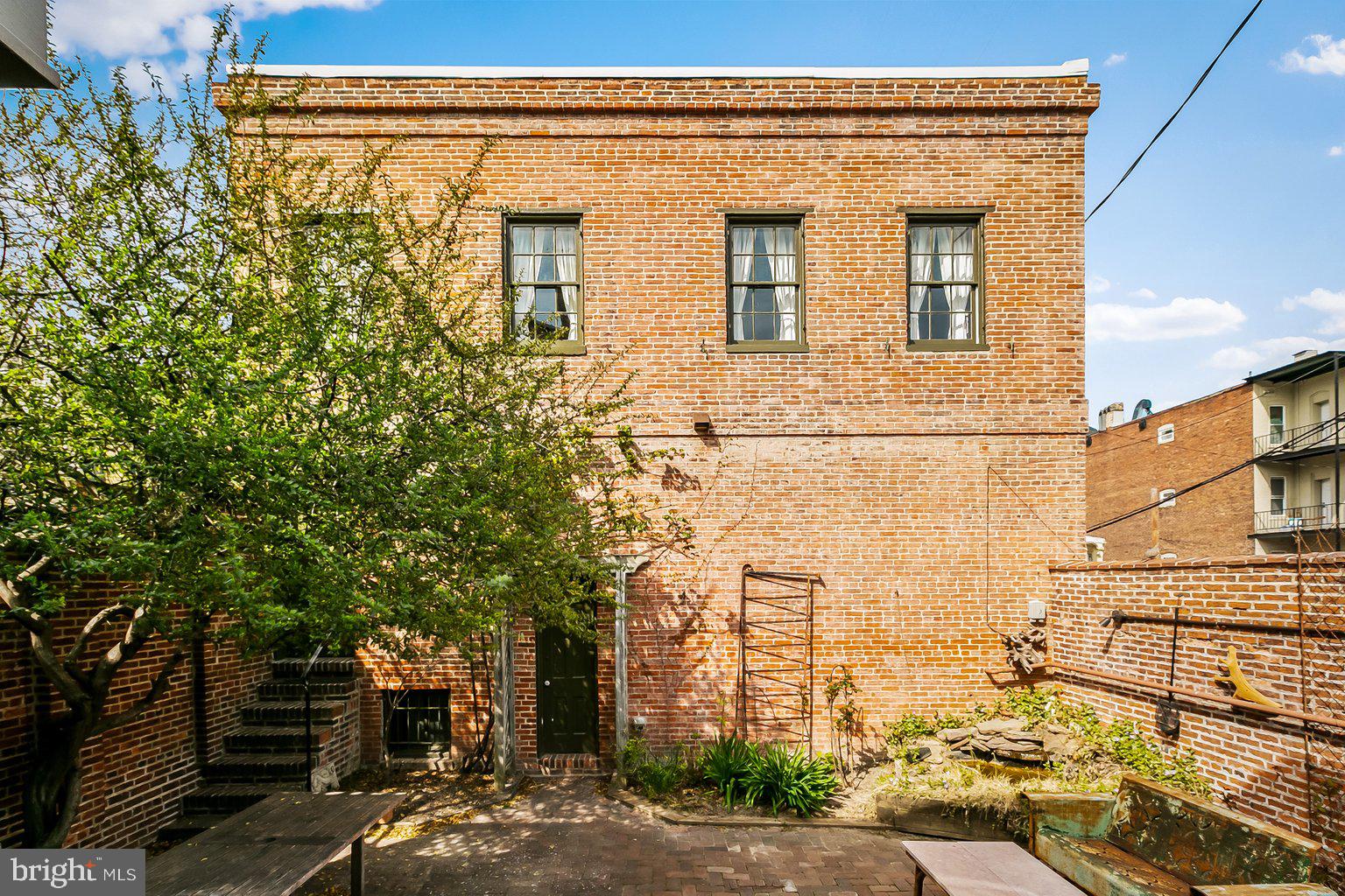 MOUNT VERNON PLACE HISTORIC DISTRICT - Residential Lease