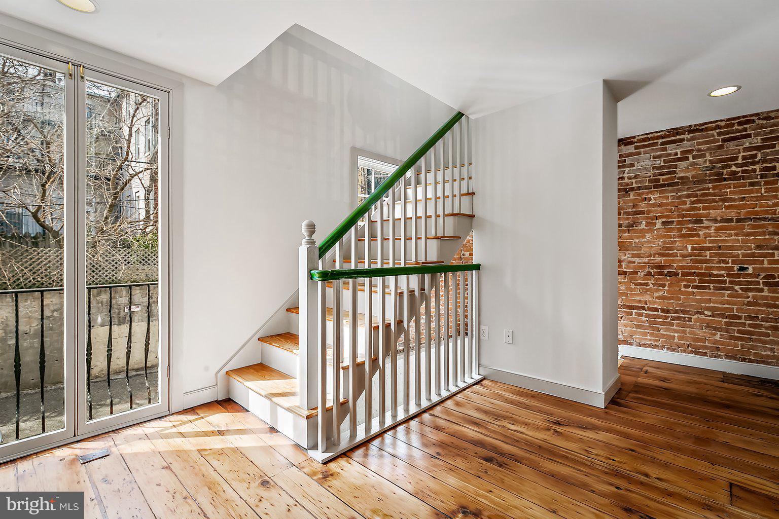 MOUNT VERNON PLACE HISTORIC DISTRICT - Residential Lease