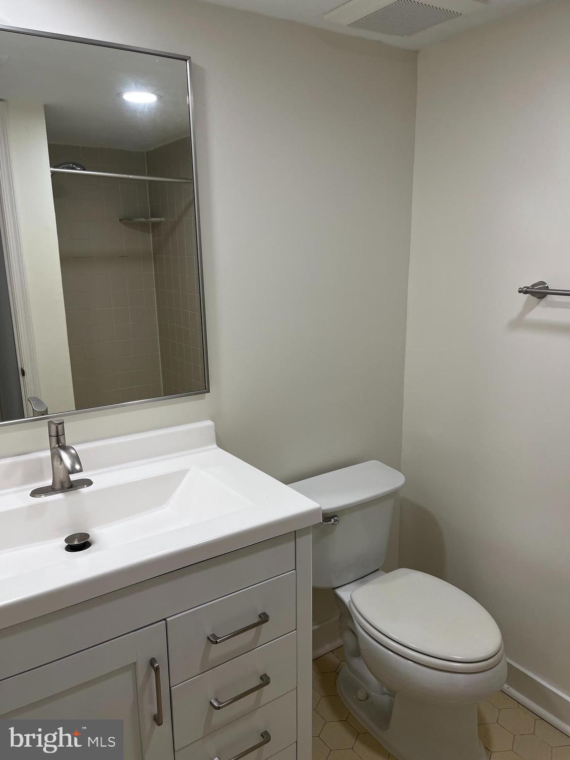 WOODLYNNE COMMUNITY - Residential Lease