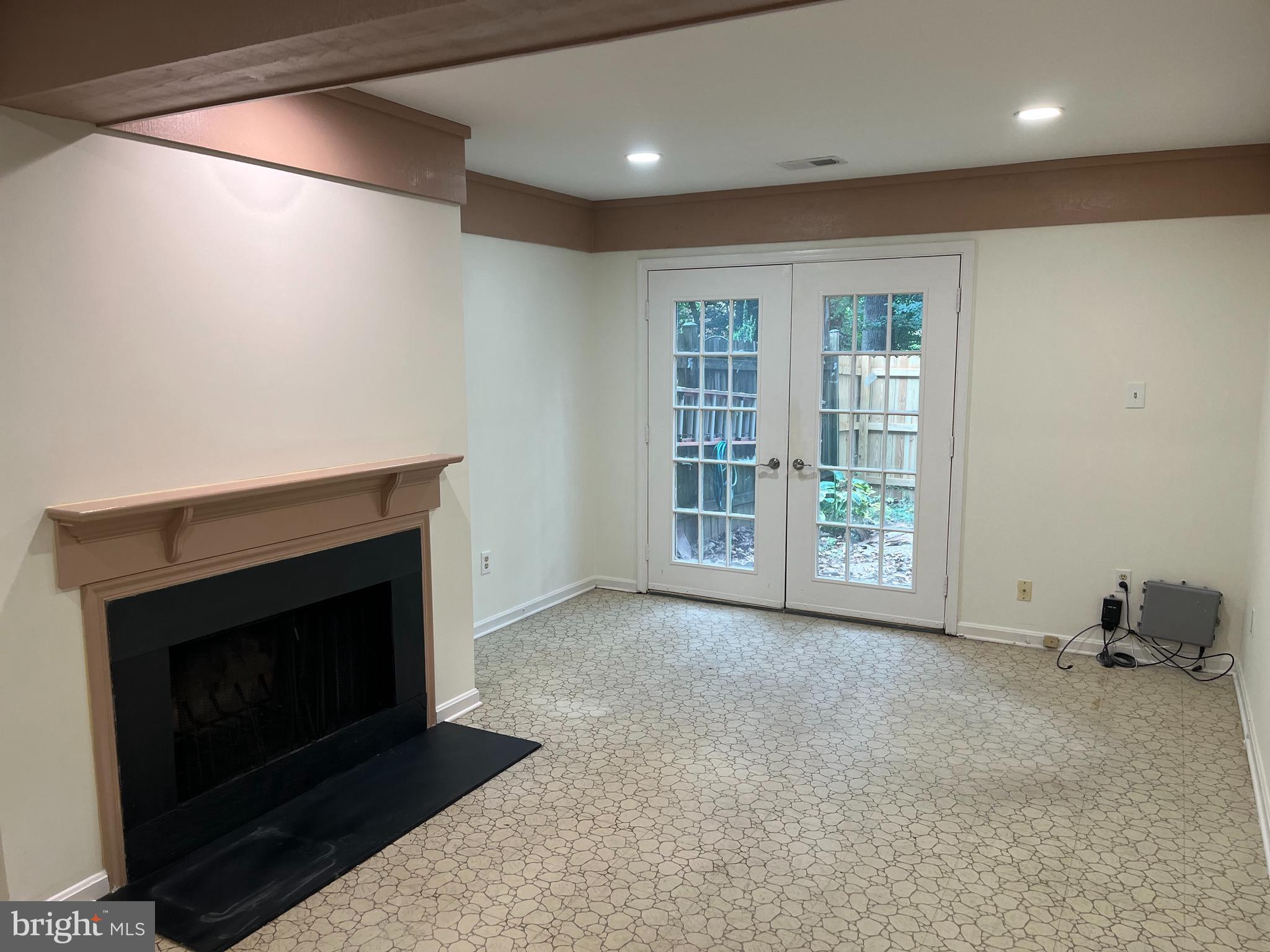 WOODLYNNE COMMUNITY - Residential Lease