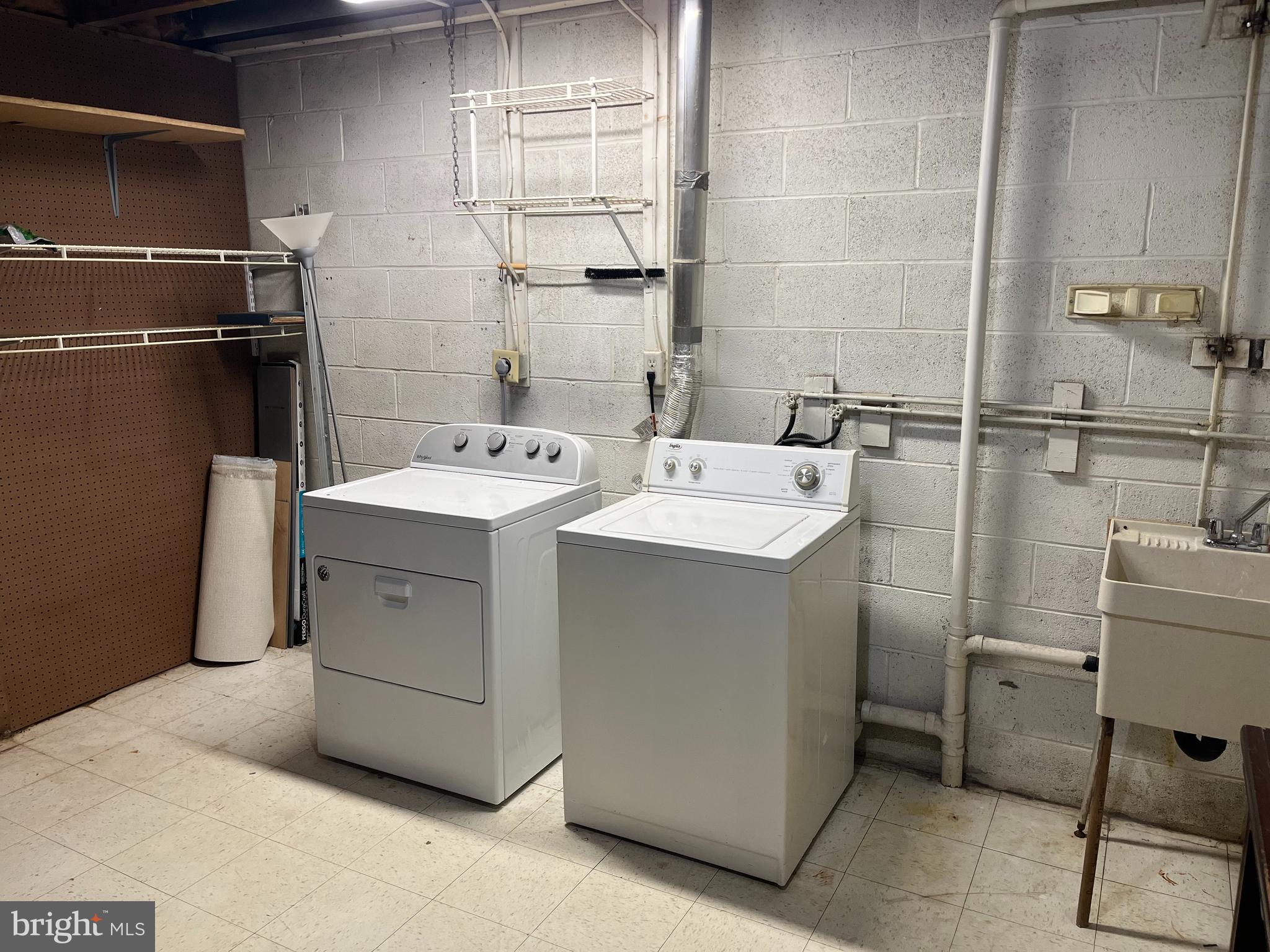 WOODLYNNE COMMUNITY - Residential Lease