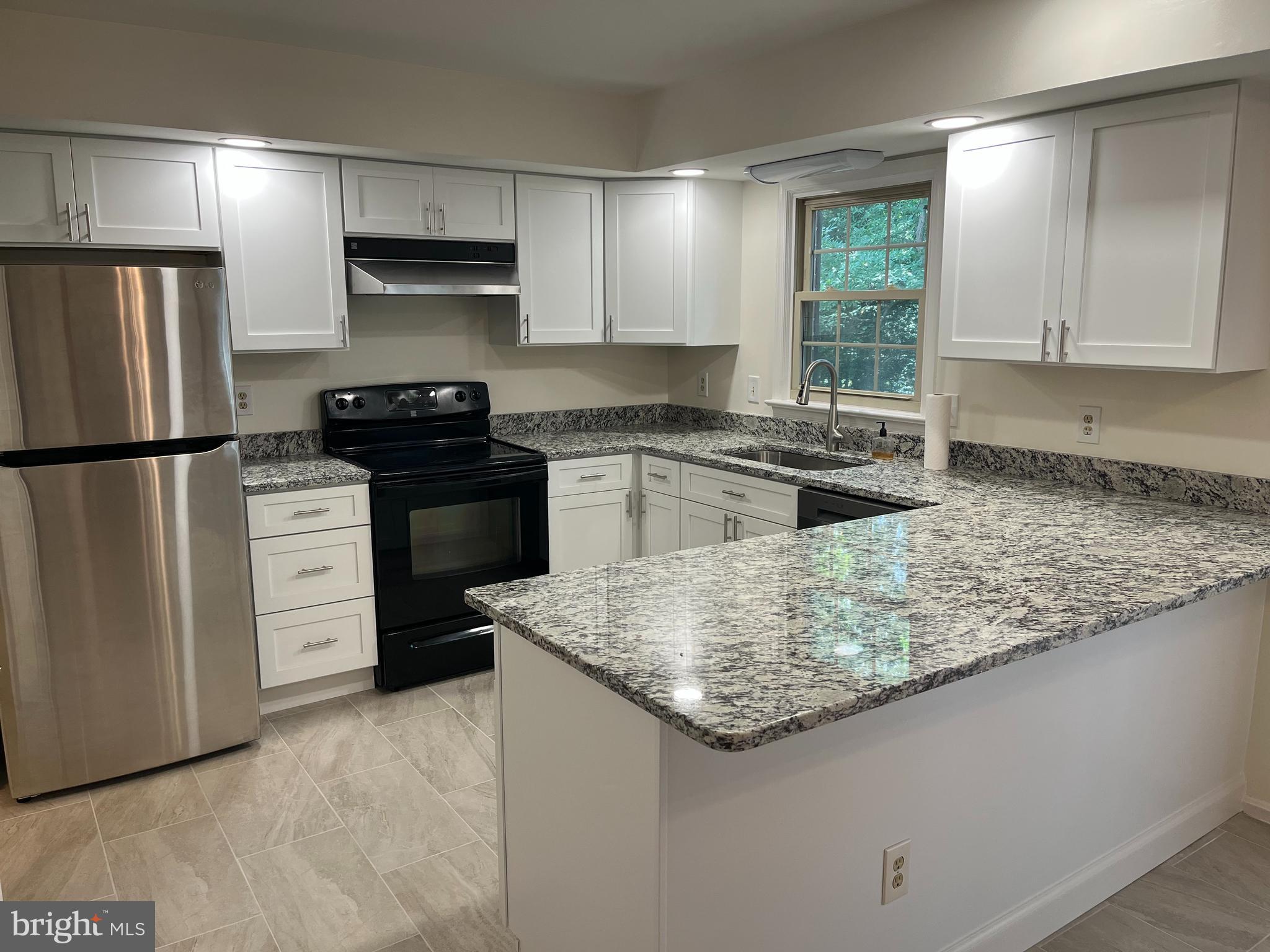 WOODLYNNE COMMUNITY - Residential Lease