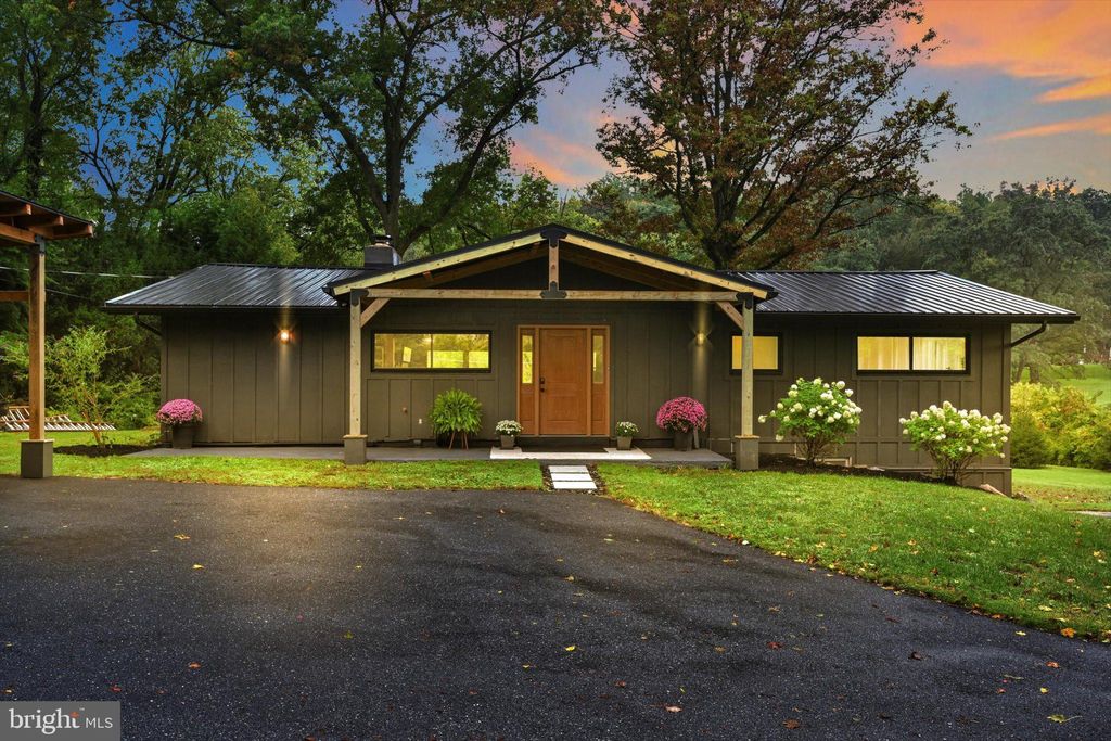 Photo of 430 VALLEY RD, LANCASTER, PA 17601 (MLS # PALA2041452)