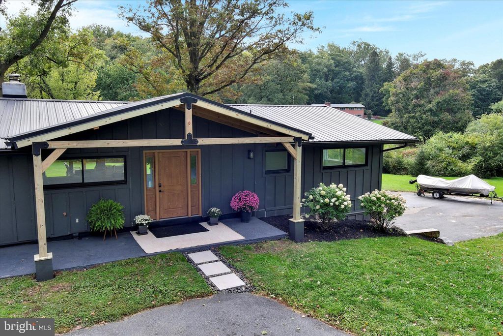 Photo of 430 VALLEY RD, LANCASTER, PA 17601 (MLS # PALA2041452)